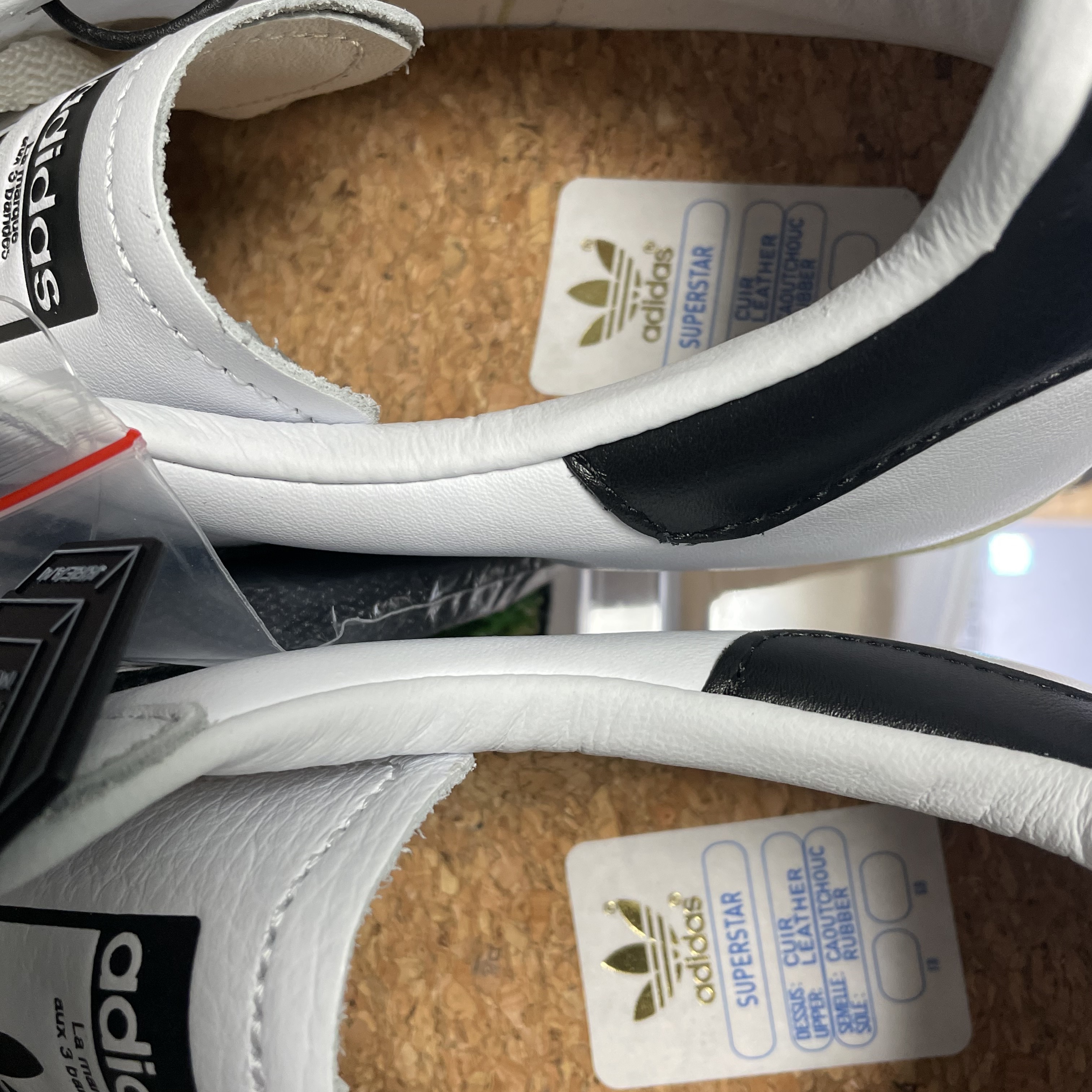 Adidas Superstar Premium White Black 착용 스타일 - 3