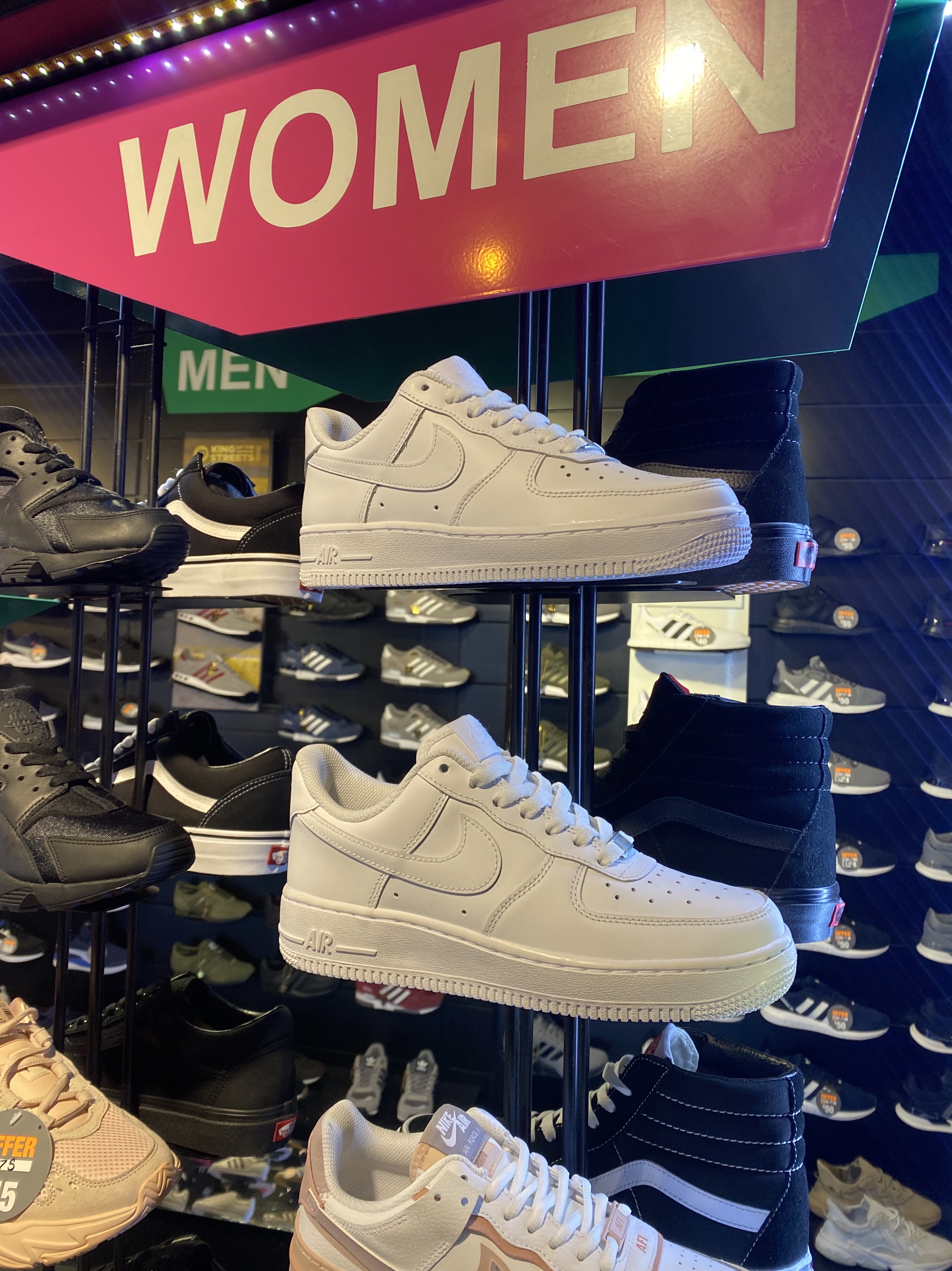 Bottega Veneta Padded Tech Cassette Black, Nike Dunk Low Retro Championship Goldenrod 착용 스타일 - 4