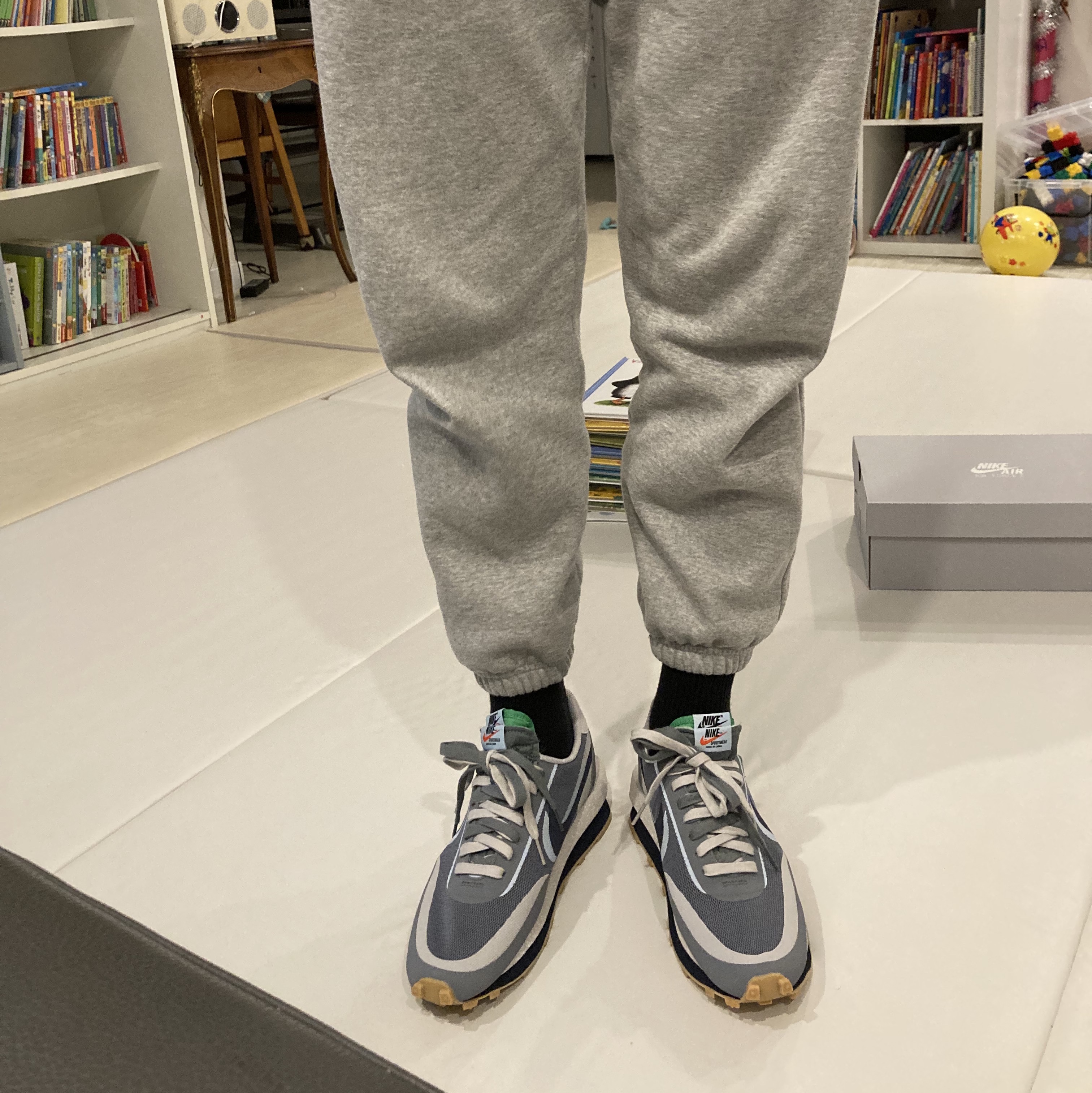 Nike x Sacai x Clot LDWaffle Cool Grey, Nike x Sacai x Undercover LDWaffle Midnight Spruce University Red 착용 스타일 - 3