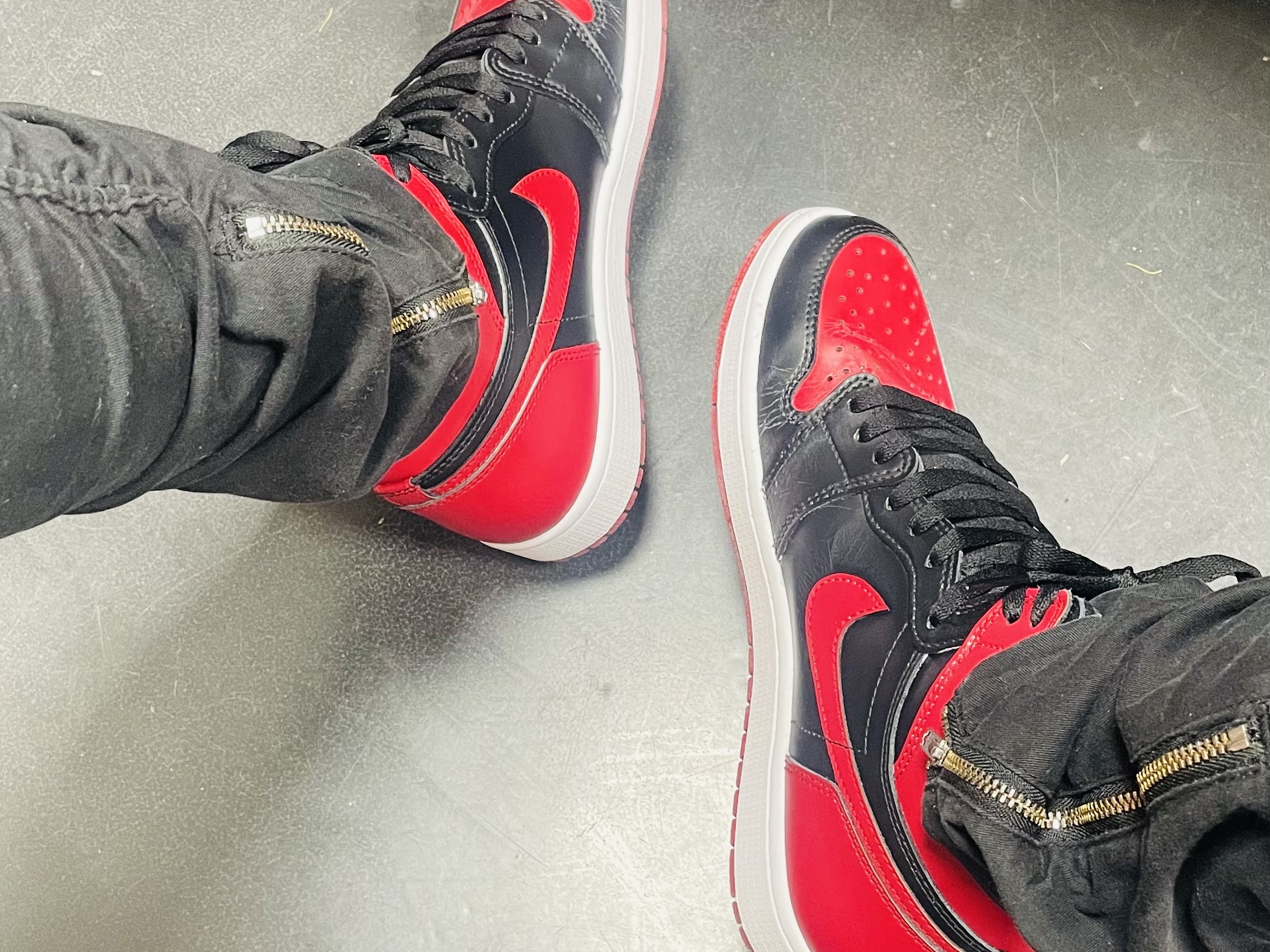 Jordan 1 Retro High OG Patent Bred 착용 스타일 - 2