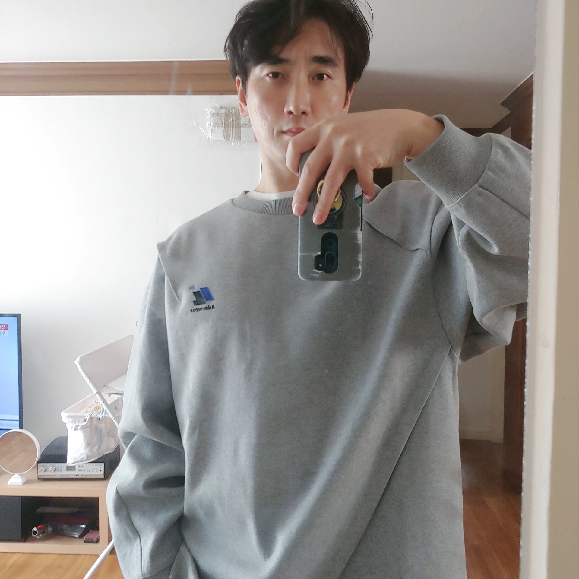 Zara x Ader Error Oversize Sweatshirt Grey 착용 스타일