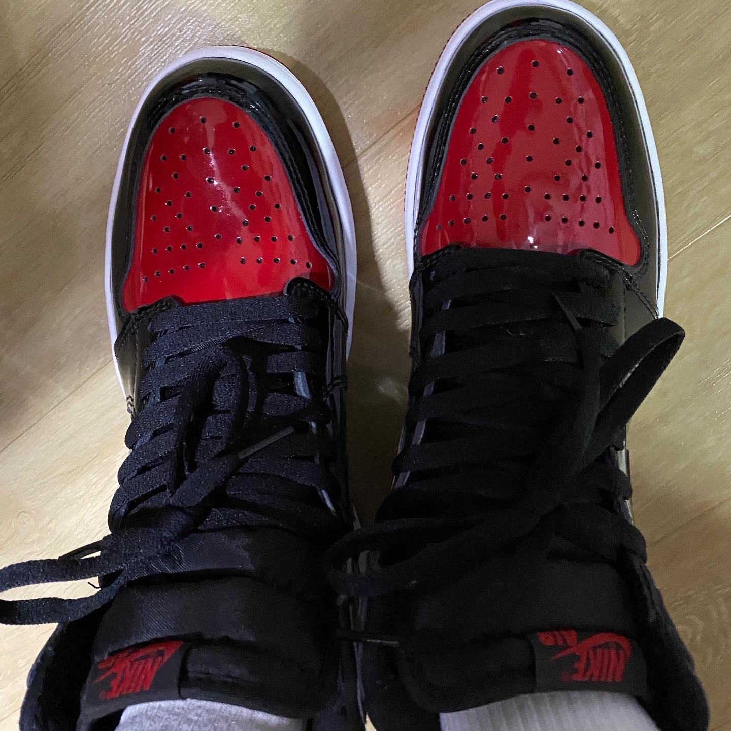 Jordan 1 Retro High OG Patent Bred 착용 스타일 - 4