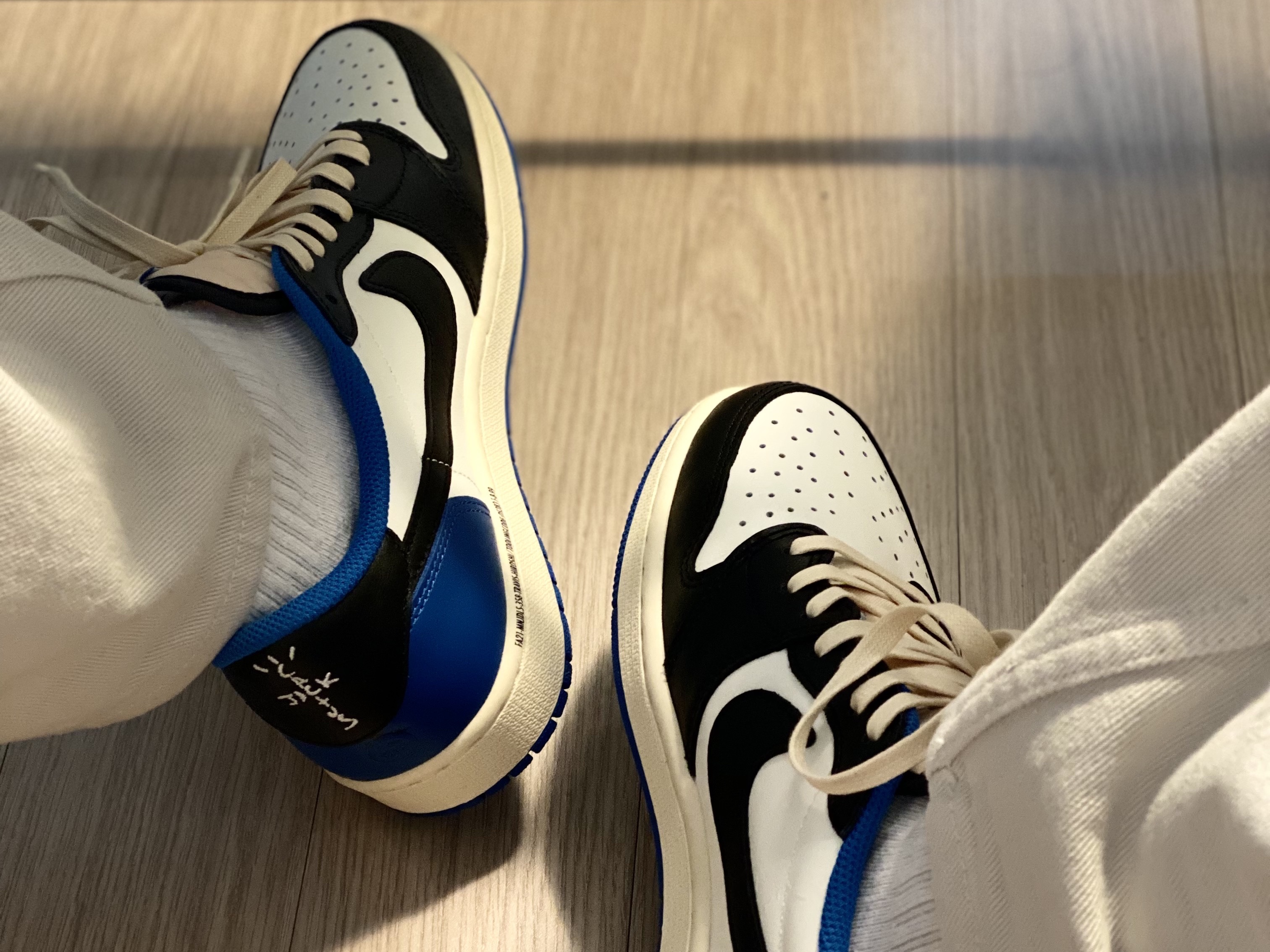 Jordan 1 x Travis Scott x Fragment Retro Low OG SP Military Blue 착용 스타일