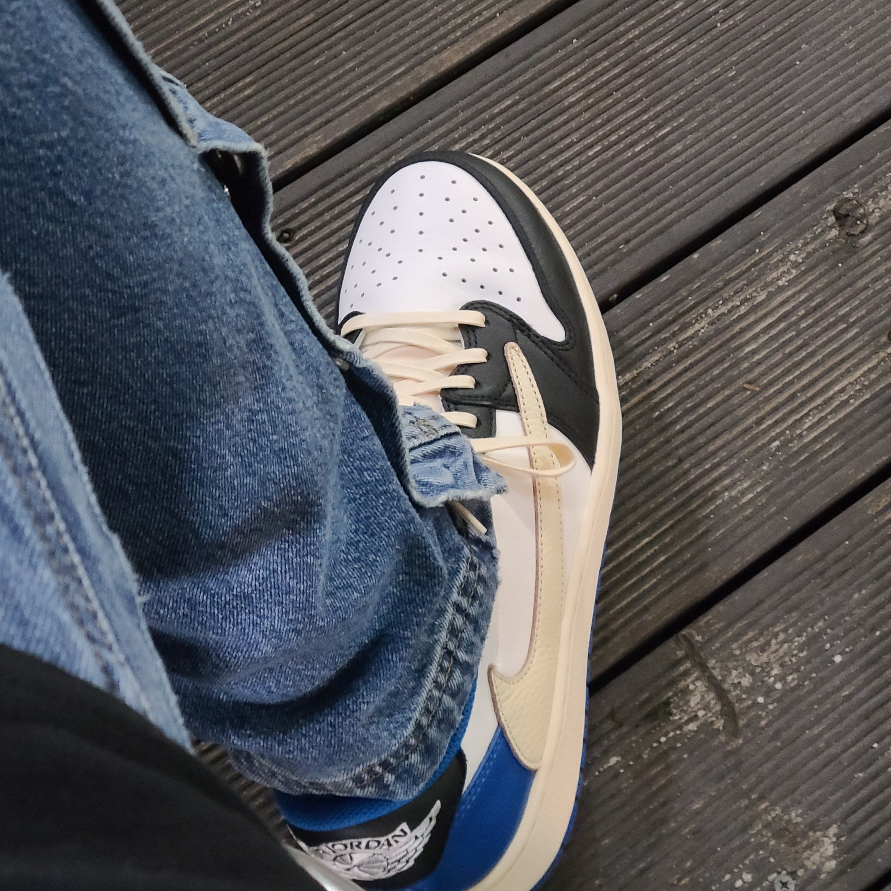 Jordan 1 x Travis Scott x Fragment Retro Low OG SP Military Blue 착용 스타일