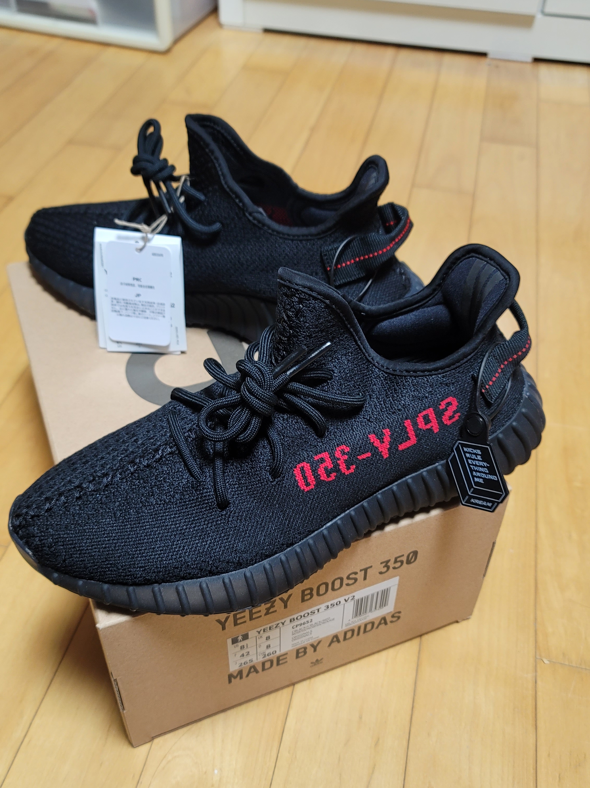 Adidas Yeezy Boost 350 V2 Black Red 2020 착용 스타일