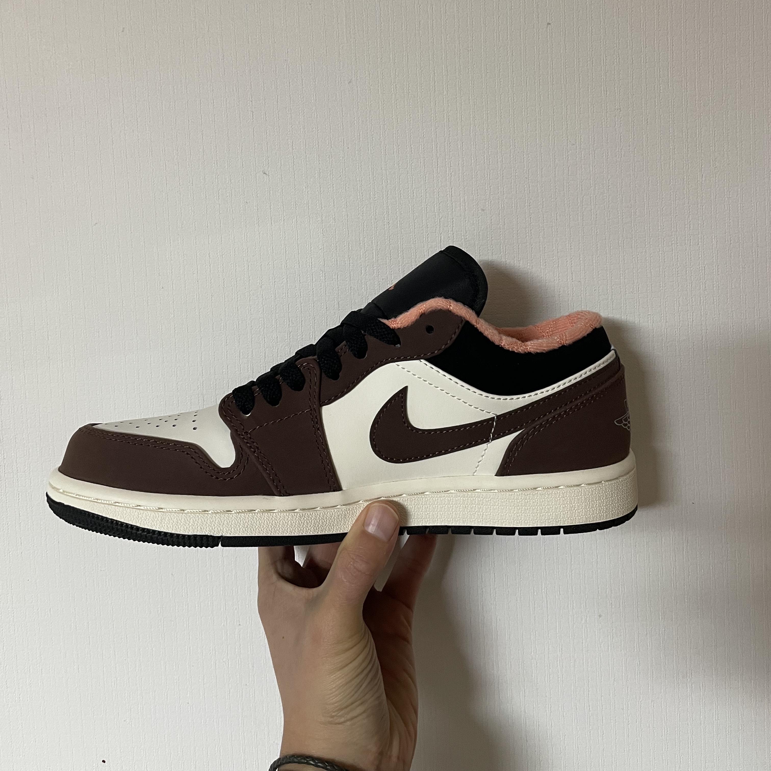 Jordan 1 Low SE Chocolate Bliss 착용 스타일