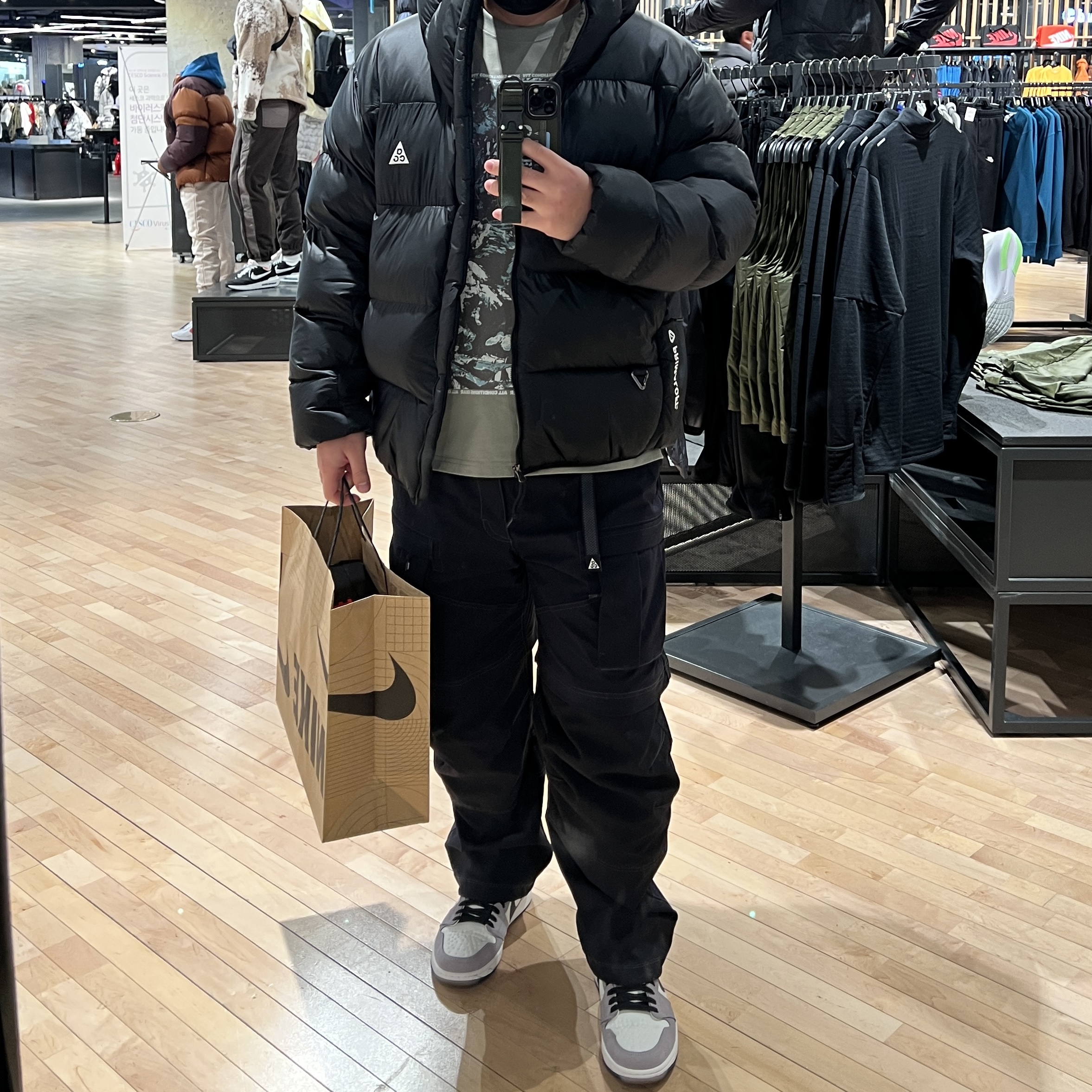 Jordan 1 Retro High OG Patent Bred, Nike ACG Therma-Fit ADV Lunar Lake Puffer Jacket Black - US/EU 착용 스타일