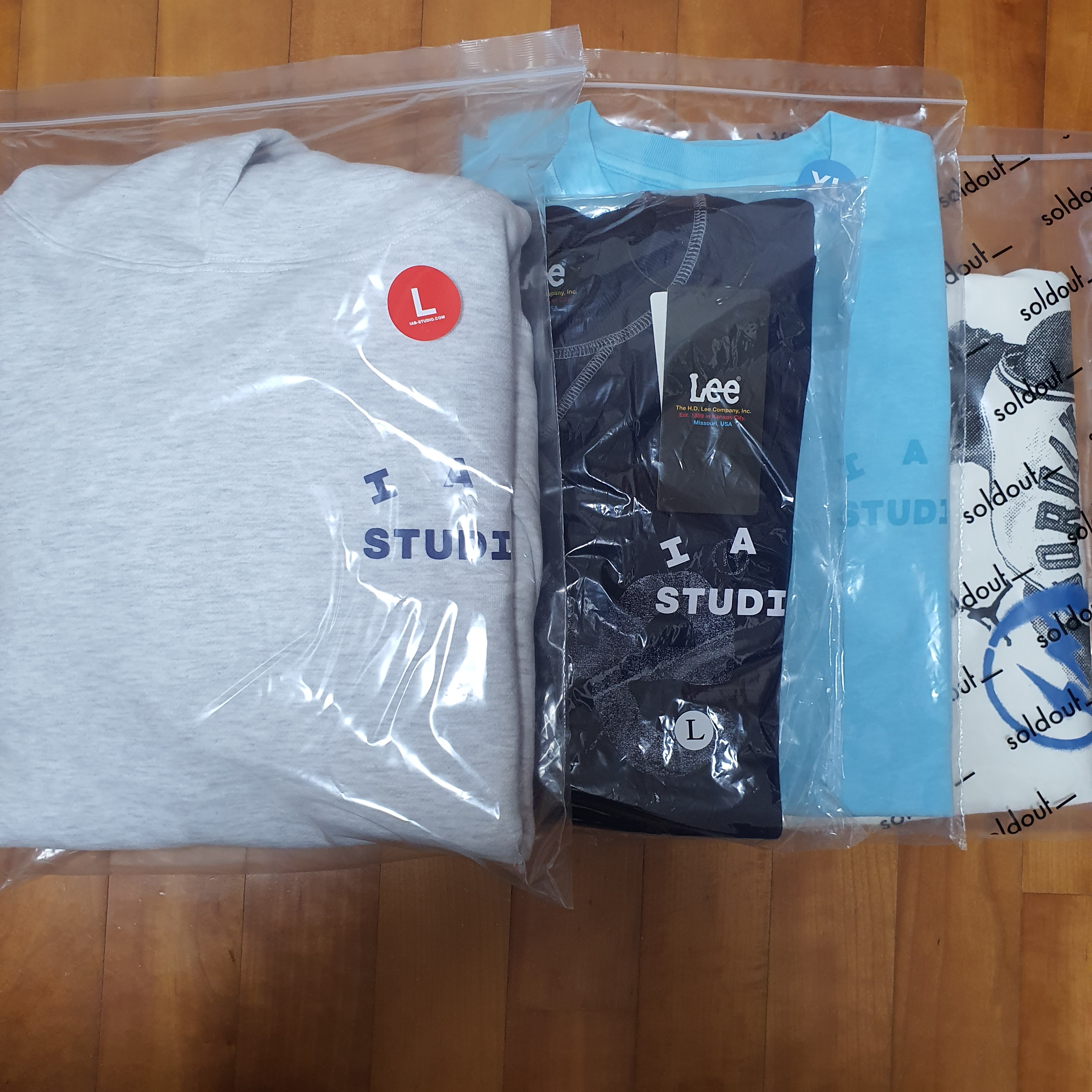 IAB Studio Hoodie Light Gray, IAB Studio x Lee Pigment Sweatshirt Indigo Navy 착용 스타일