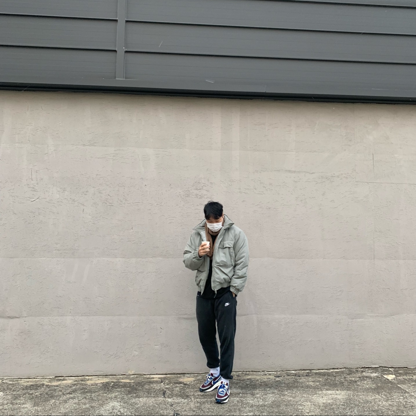 Nike x Sacai x Undercover LDWaffle Night Maroon Team Royal 착용 스타일