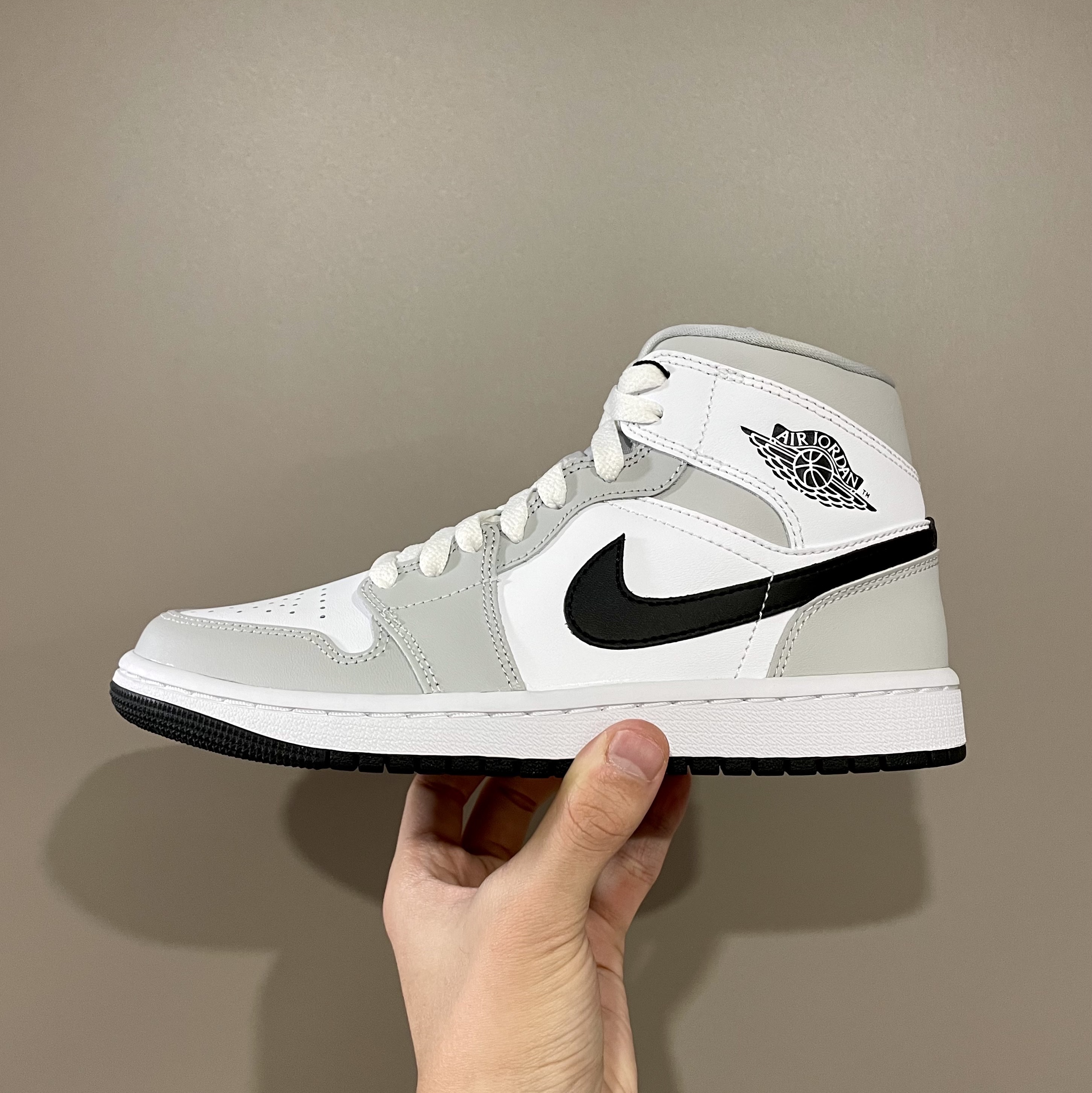 (W) Jordan 1 Mid Grey Fog 착용 스타일