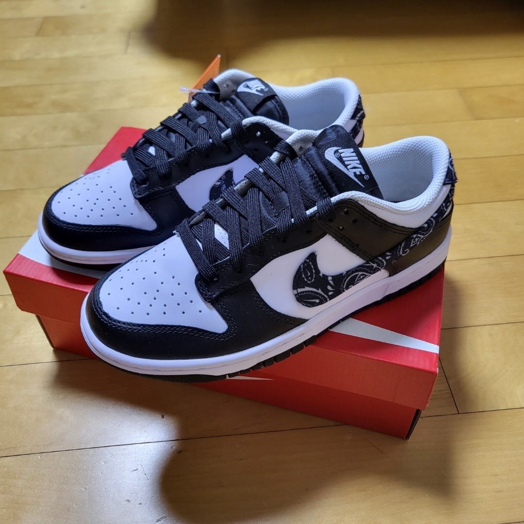 (W) Nike Dunk Low Essential Black Paisley 착용 스타일