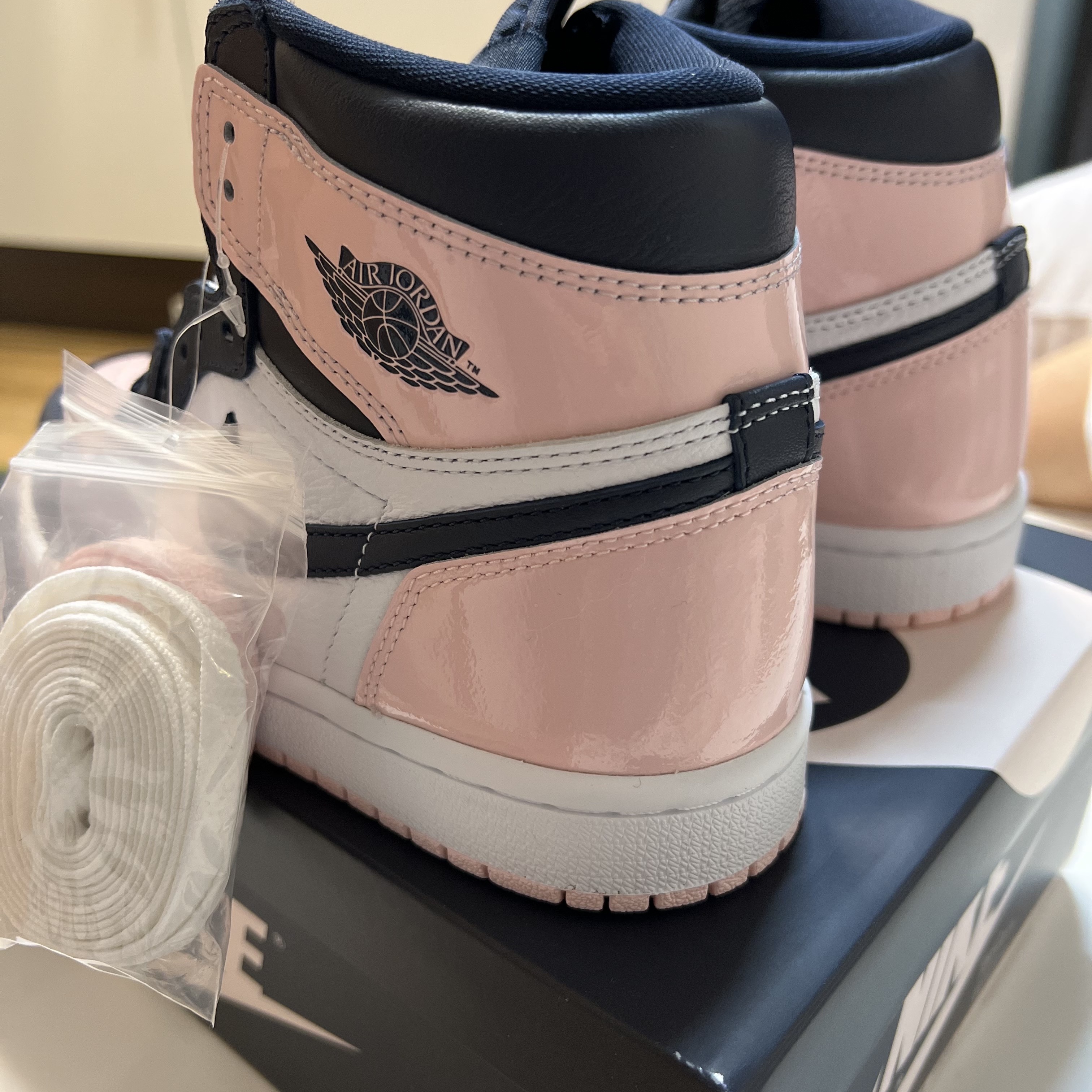 (W) Jordan 1 Retro High OG Atmosphere 착용 스타일 - 3