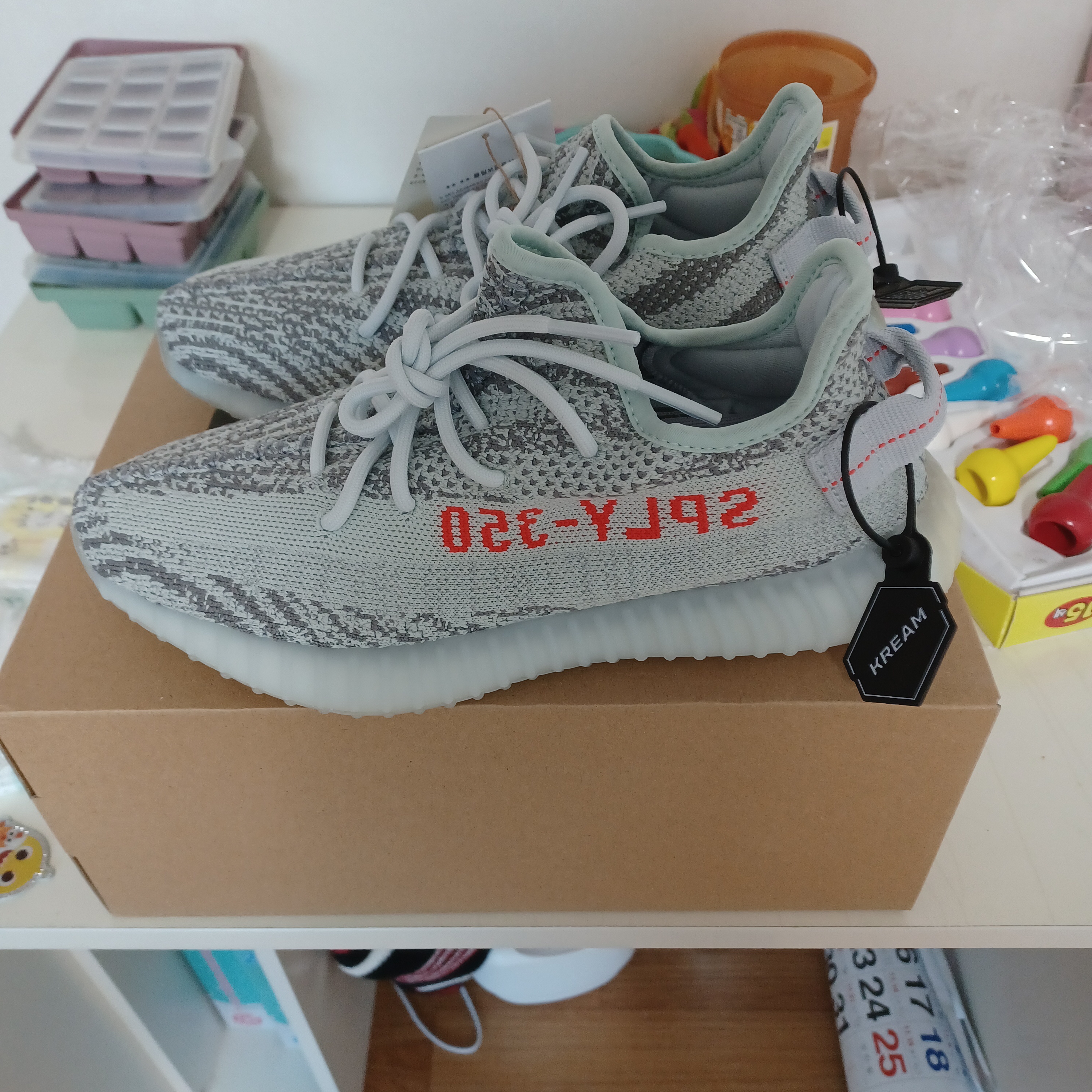 Adidas Yeezy Boost 350 V2 Blue Tint 2017, Adidas Yeezy Boost 350 V2 Semi Frozen Yellow 착용 스타일 - 3