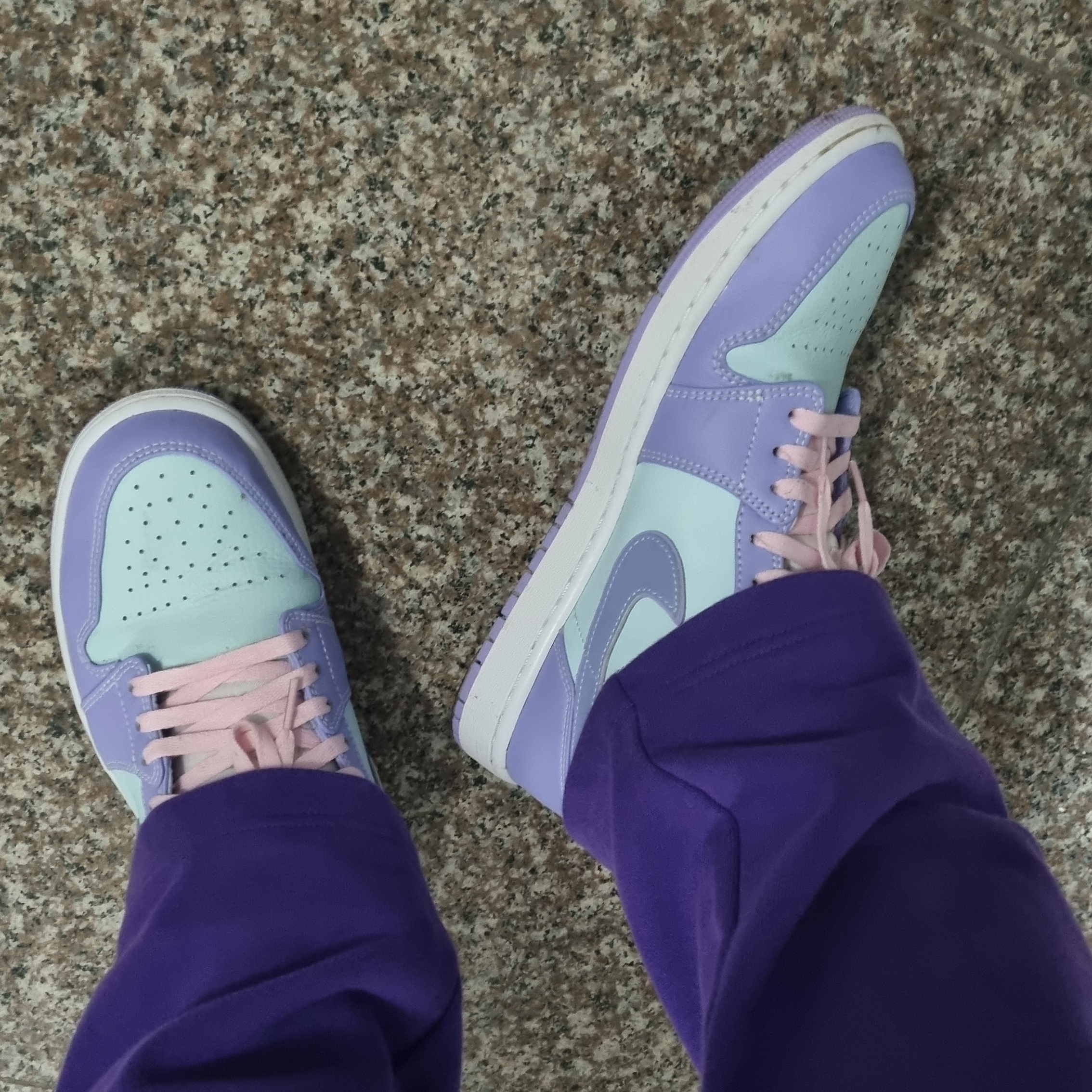 Jordan 1 Mid Purple Aqua 착용 스타일