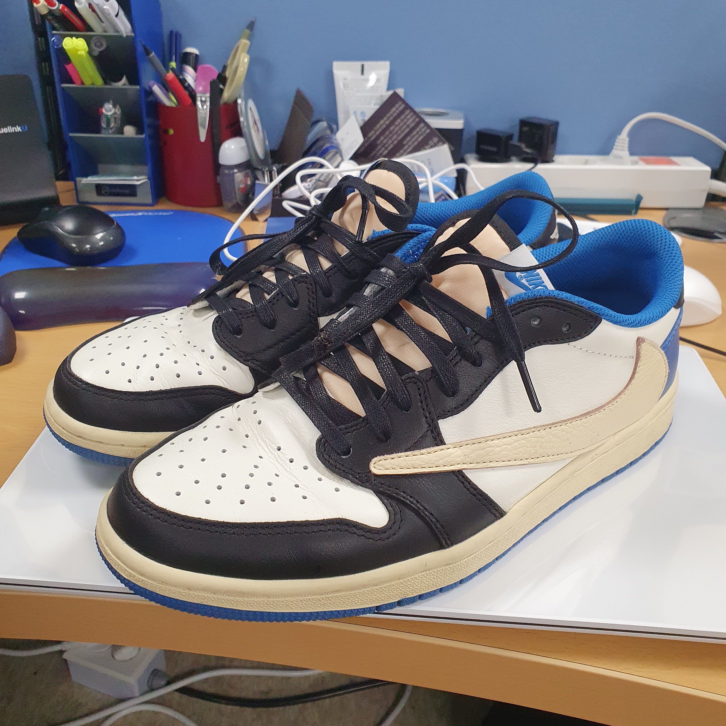 Jordan 1 x Travis Scott x Fragment Retro Low OG SP Military Blue 착용 스타일 - 3
