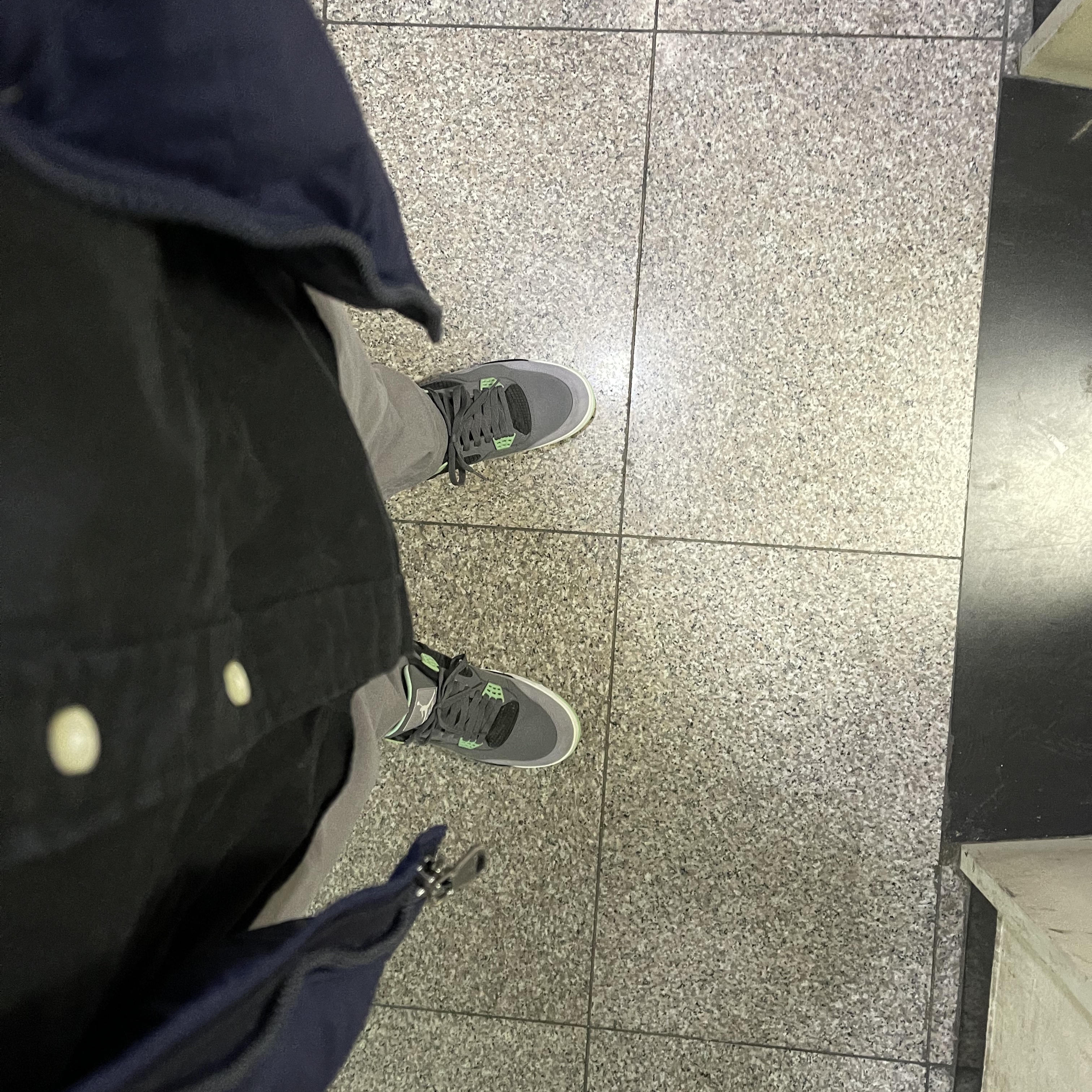 Jordan 4 Retro Green Glow 착용 스타일 - 2