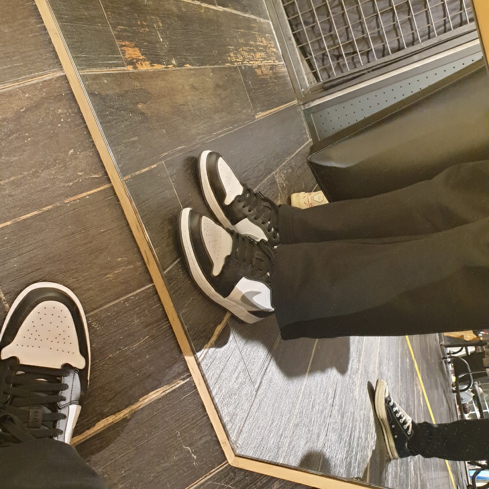Jordan 1 Low Black Particle Grey 착용 스타일