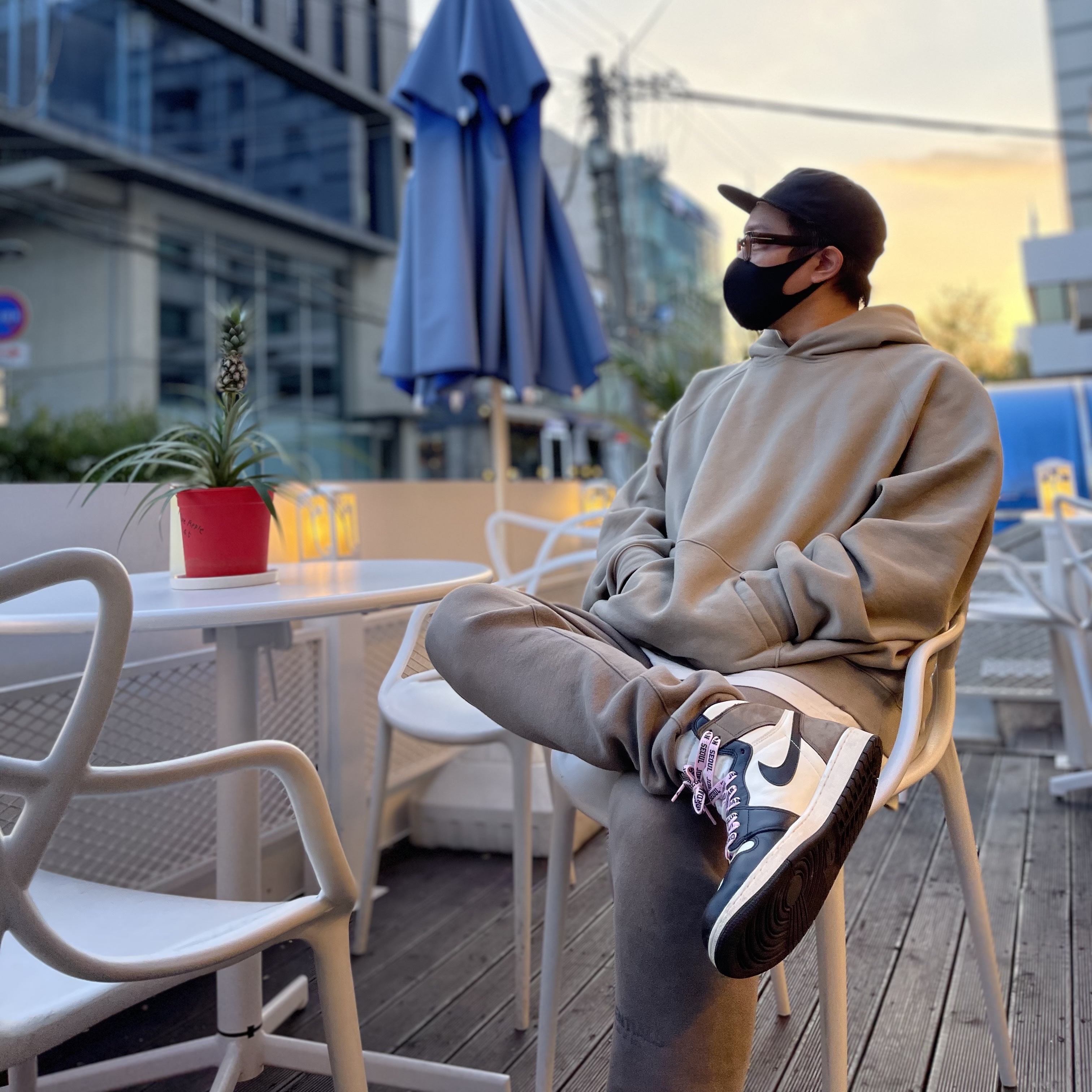 Jordan 1 Retro High OG Black Mocha, Essentials Sweatpants Taupe - 21SS 착용 스타일