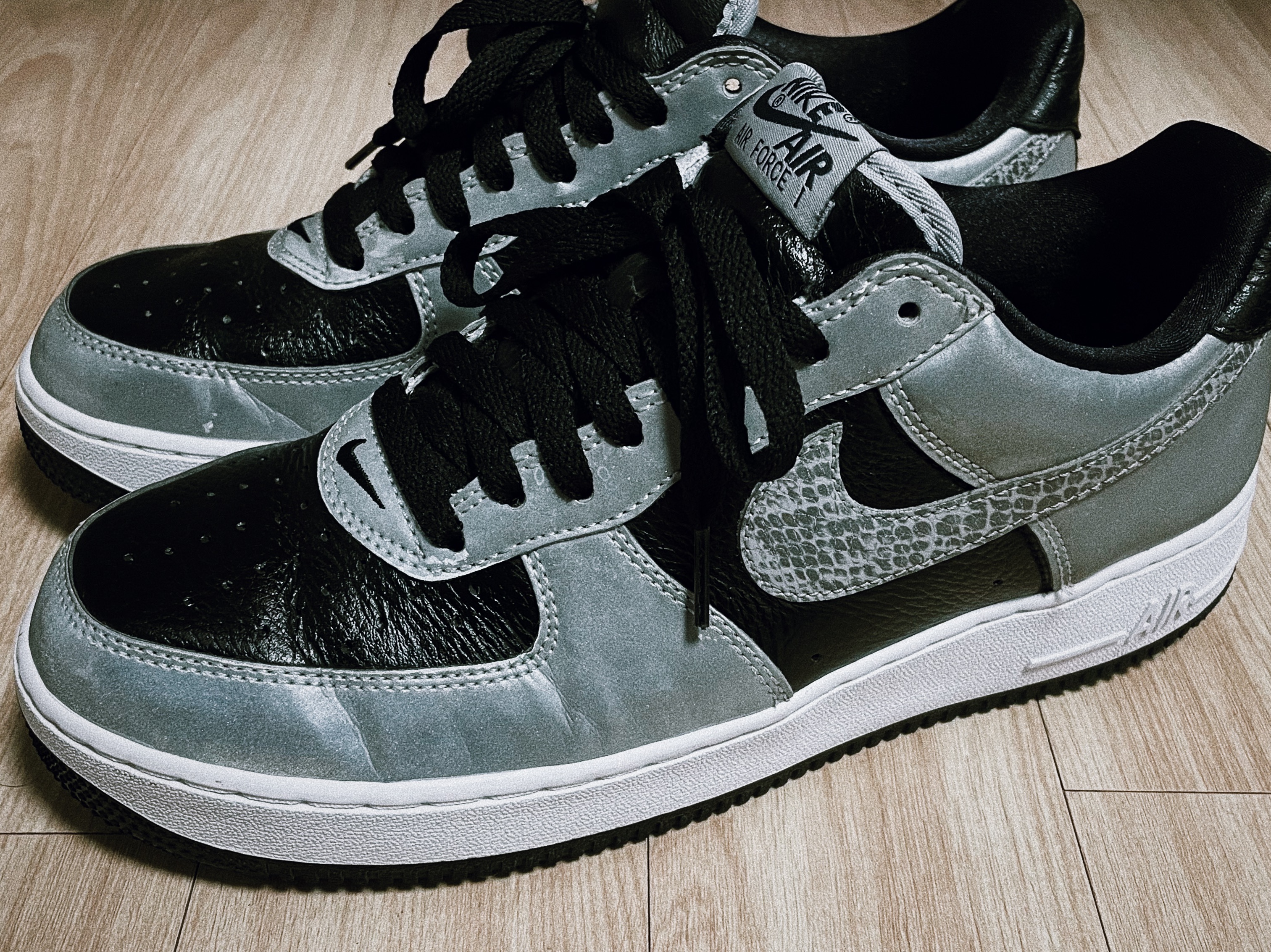 Nike Air Force 1 B Silver Snake 착용 스타일