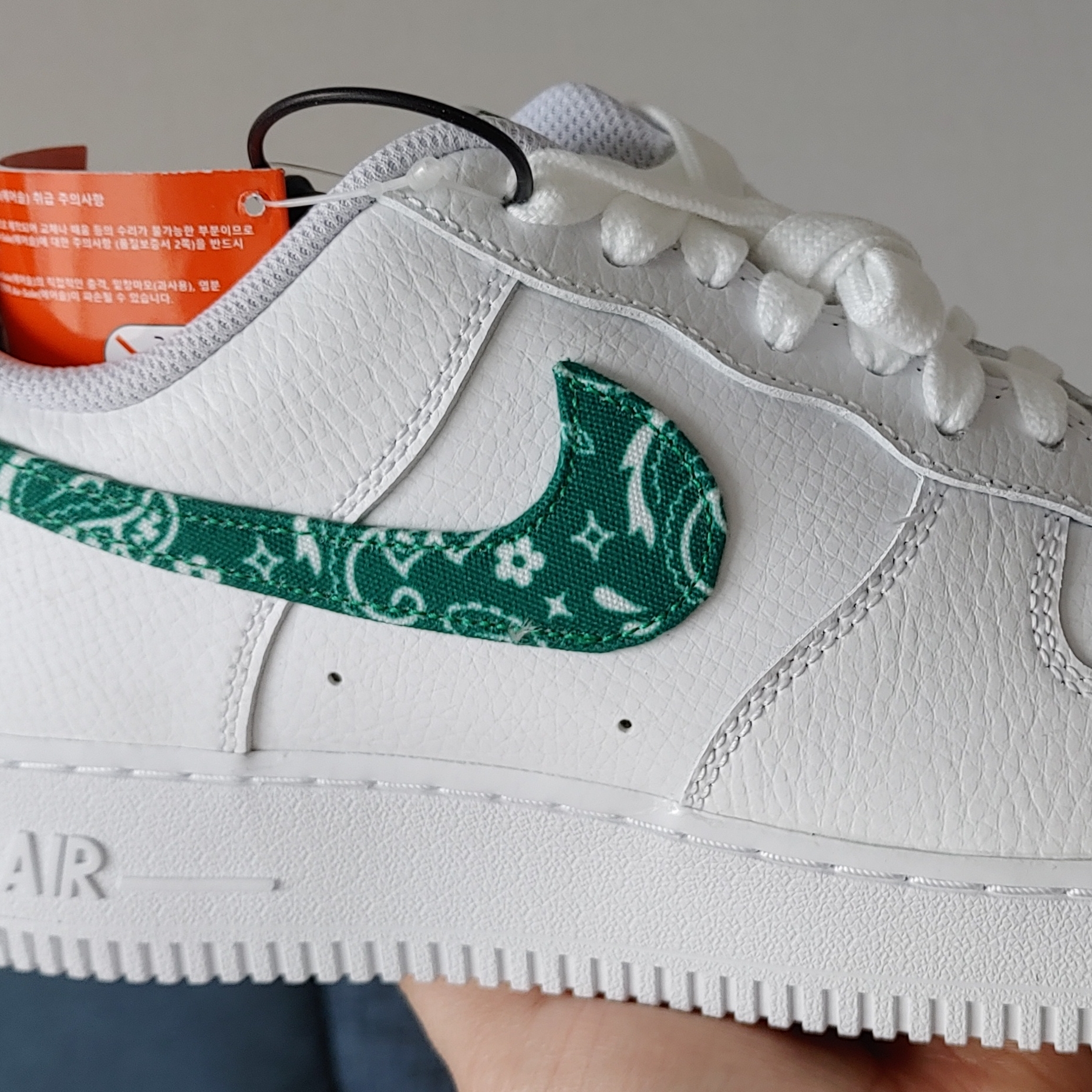 Jordan 1 Mid College Grey, Nike Air Force 1 '07 QS LBJ 착용 스타일 - 4