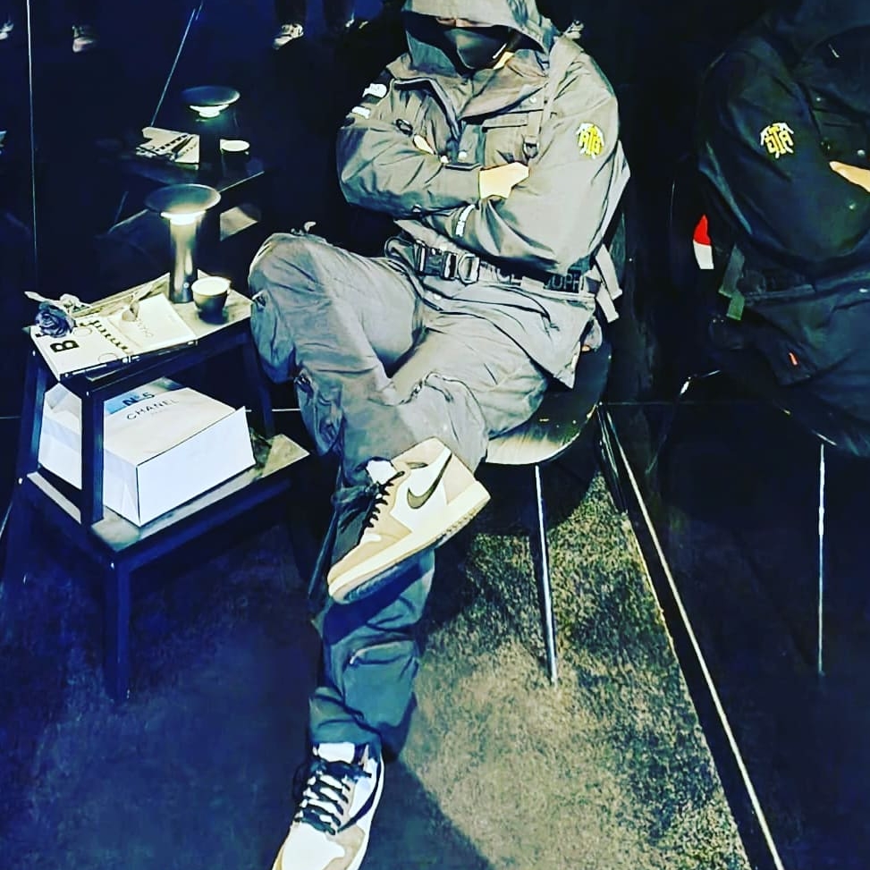 Supreme x The North Face RTG Jacket + Vest Black - 20SS, Jordan 1 x Travis Scott Retro High OG SP Mocha 착용 스타일