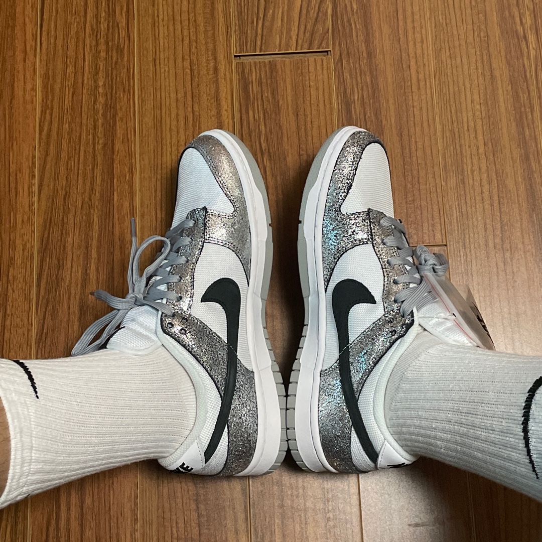 (W) Nike Dunk Low Golden Gals Metallic Silver 착용 스타일 - 1