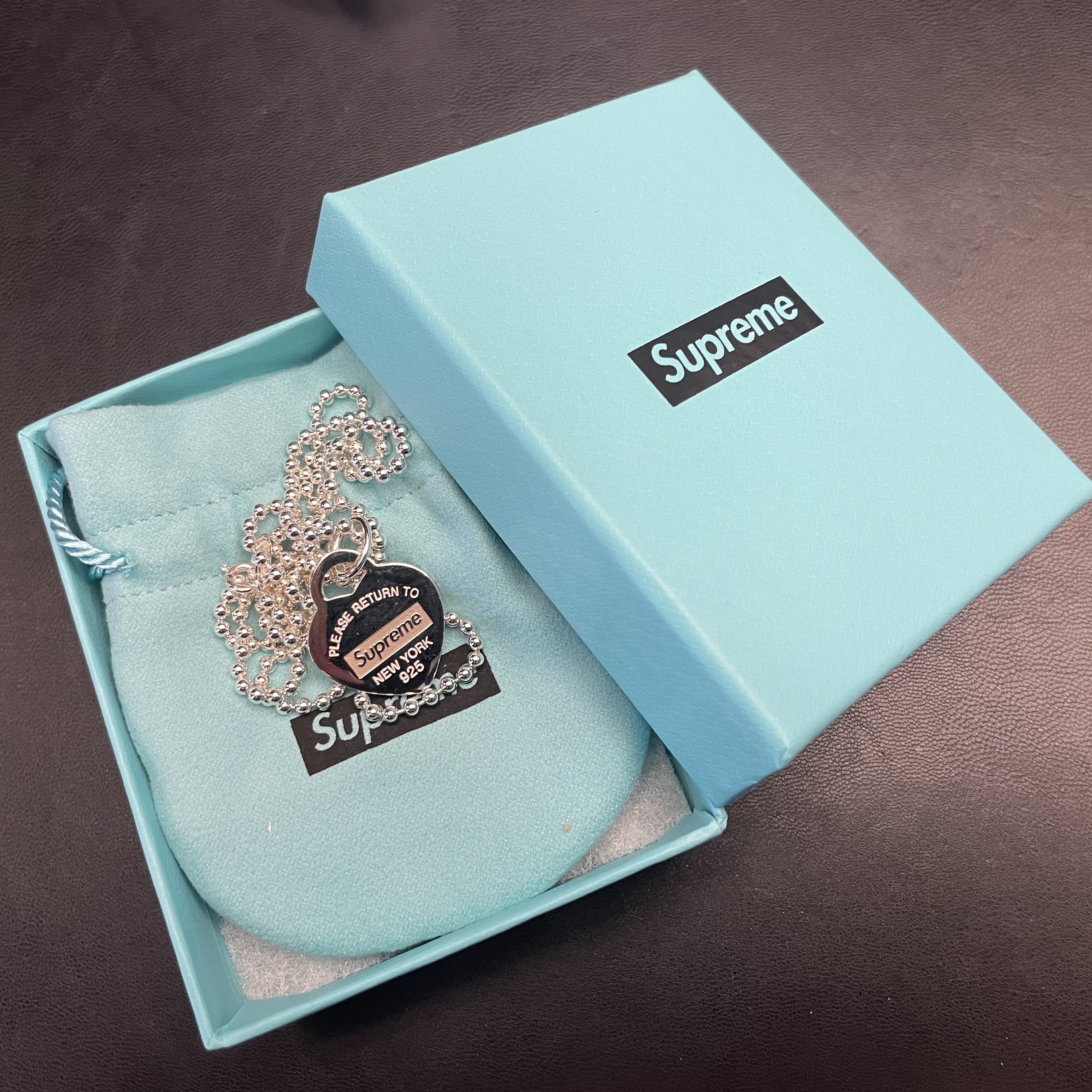 Supreme x Tiffany & Co. Return to Tiffany Heart Tag Pendant - 21FW 착용 스타일