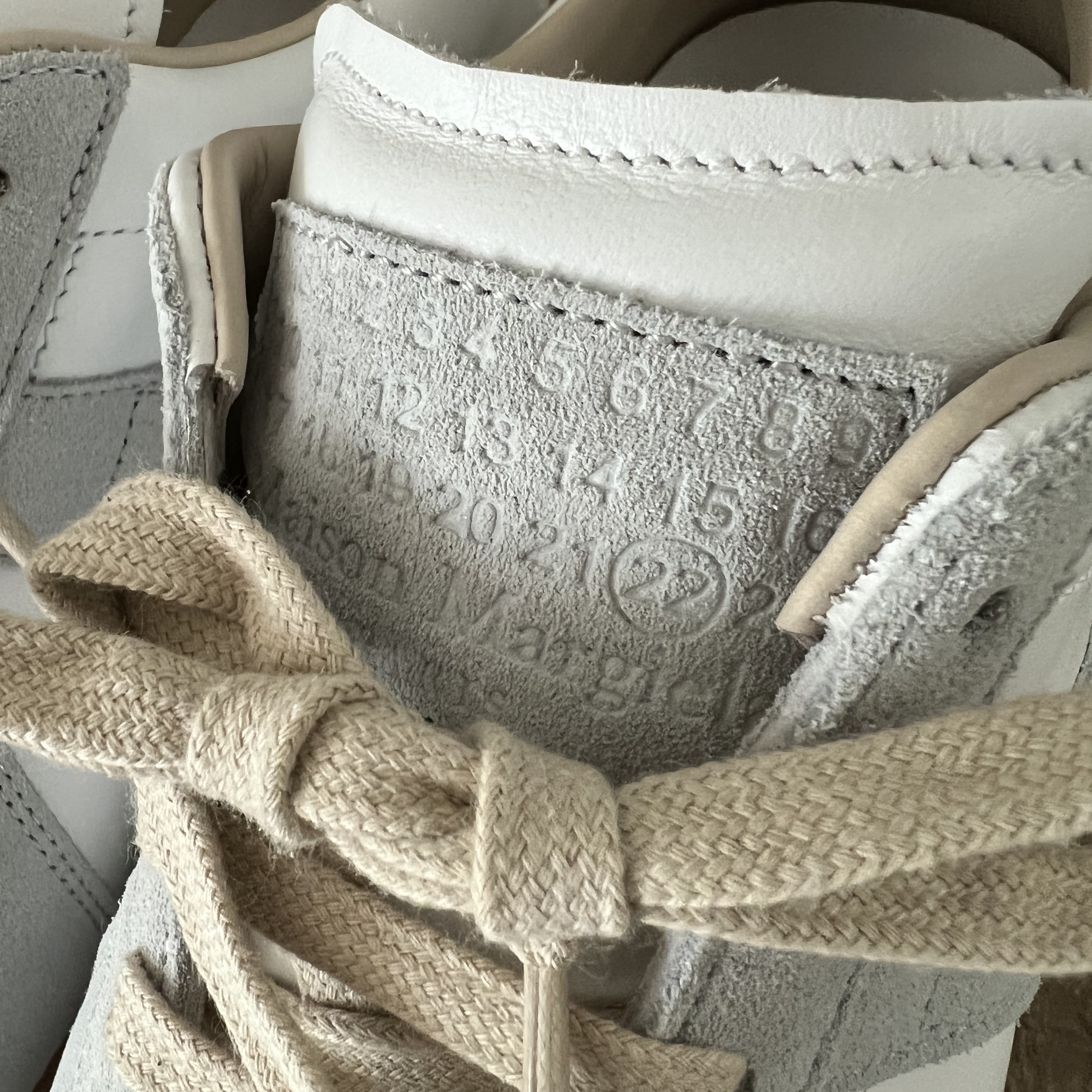 Maison Margiela Calfskin Replica Sneakers 착용 스타일 - 1