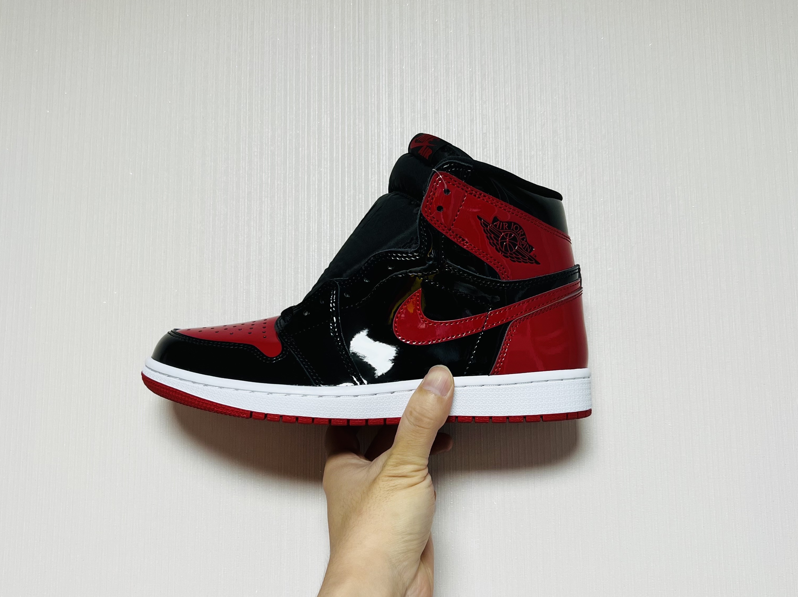 Jordan 1 Retro High OG Patent Bred 착용 스타일