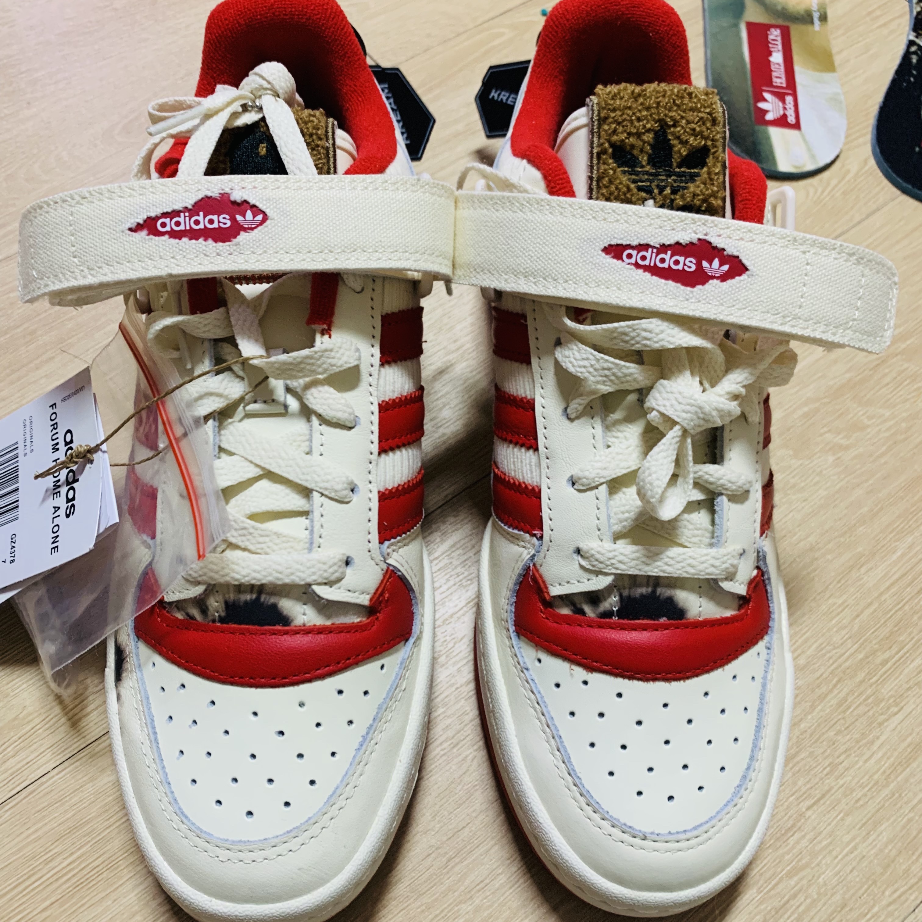 Adidas Forum Low Home Alone 착용 스타일 - 2