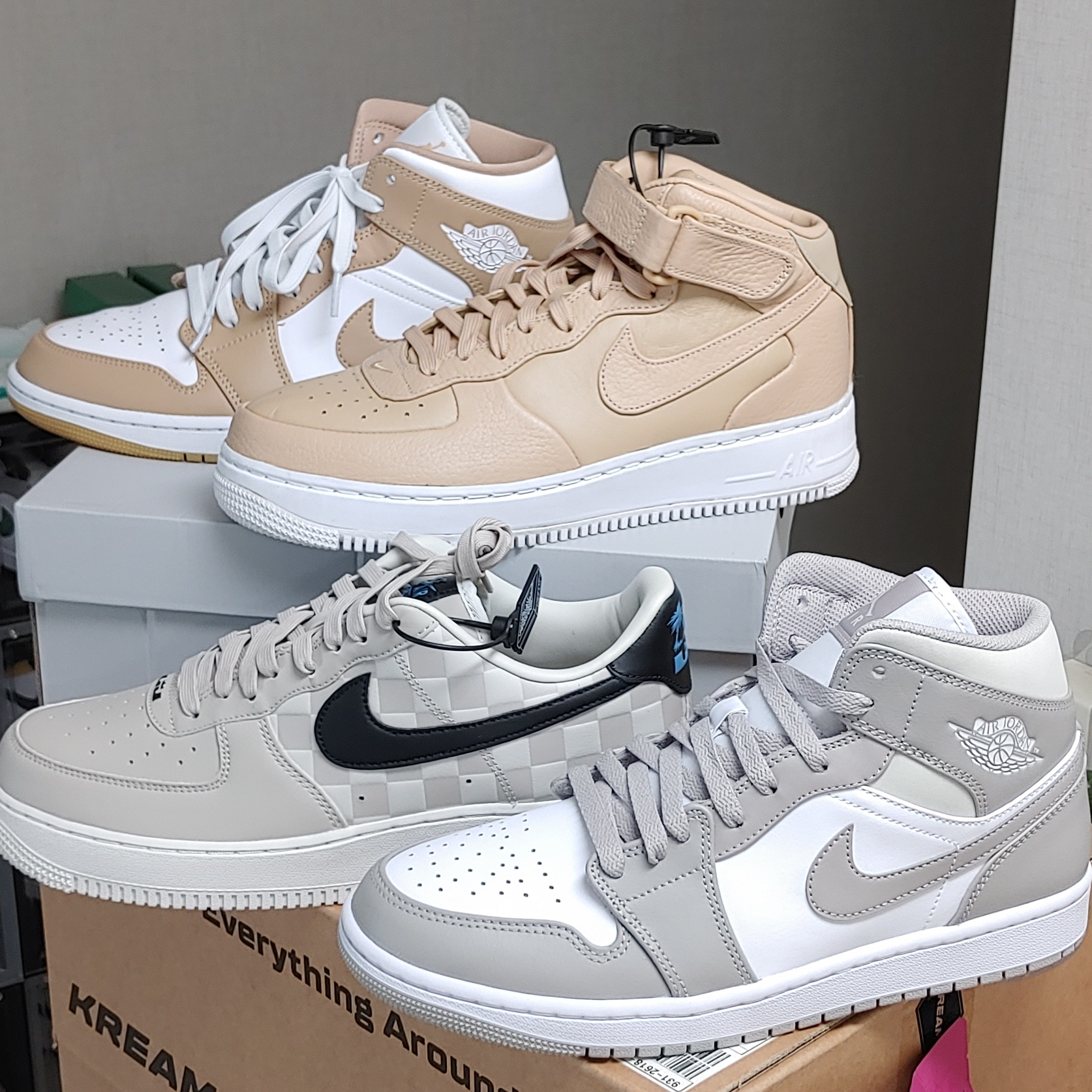 Jordan 1 Mid College Grey, Nike Air Force 1 '07 QS LBJ 착용 스타일 - 1