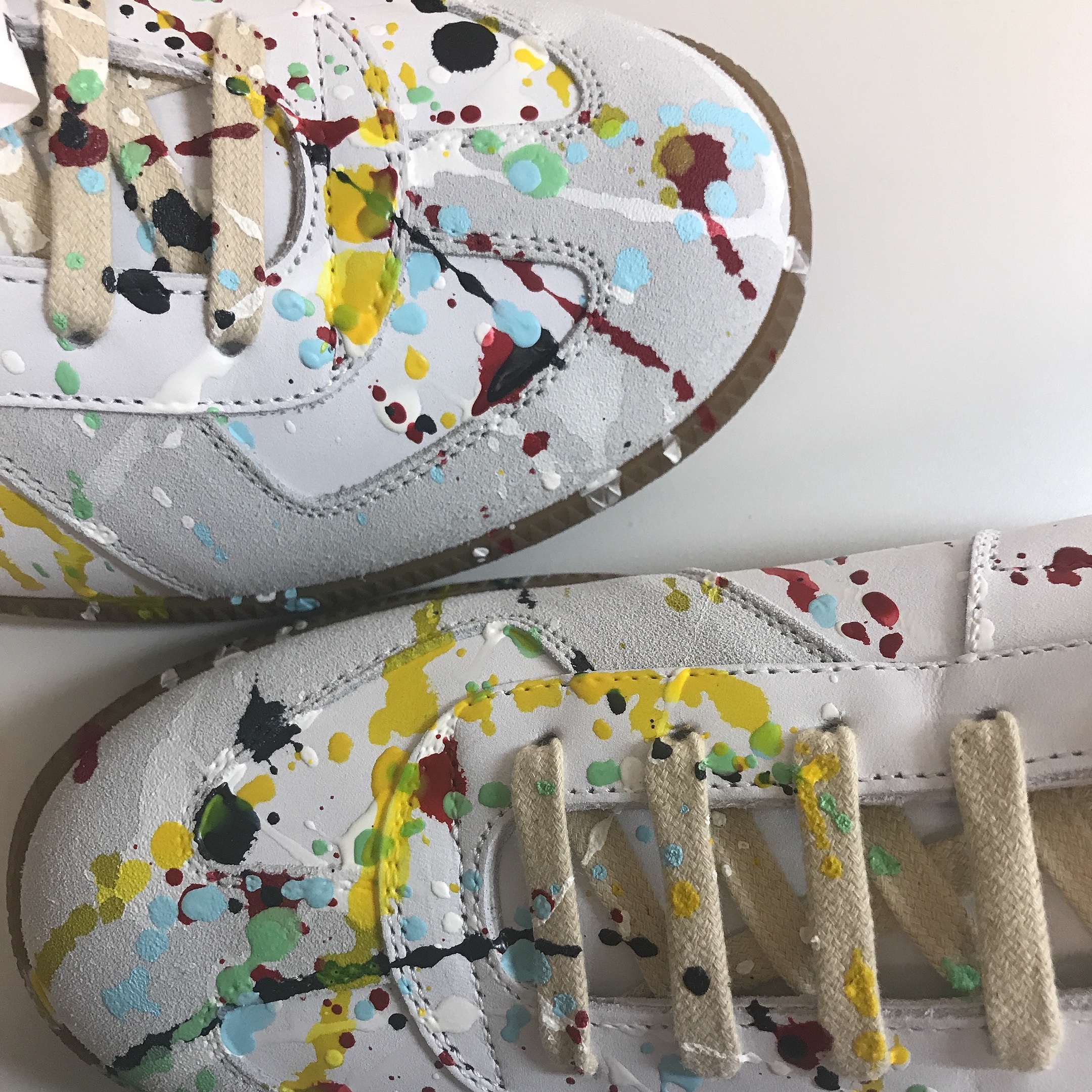 Maison Margiela Replica Paint Drop Sneakers 착용 스타일