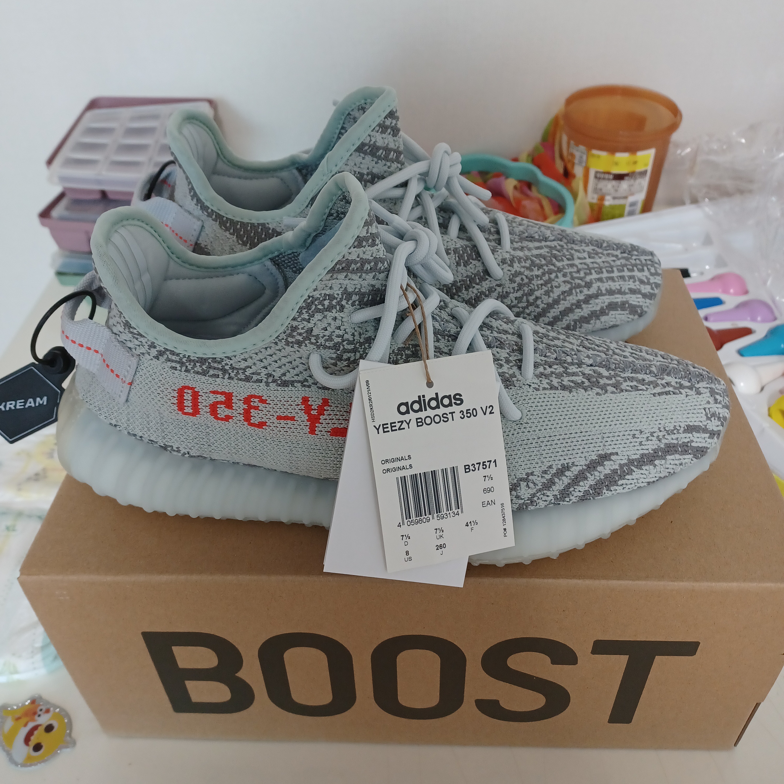 Adidas Yeezy Boost 350 V2 Blue Tint 2017, Adidas Yeezy Boost 350 V2 Semi Frozen Yellow 착용 스타일 - 2