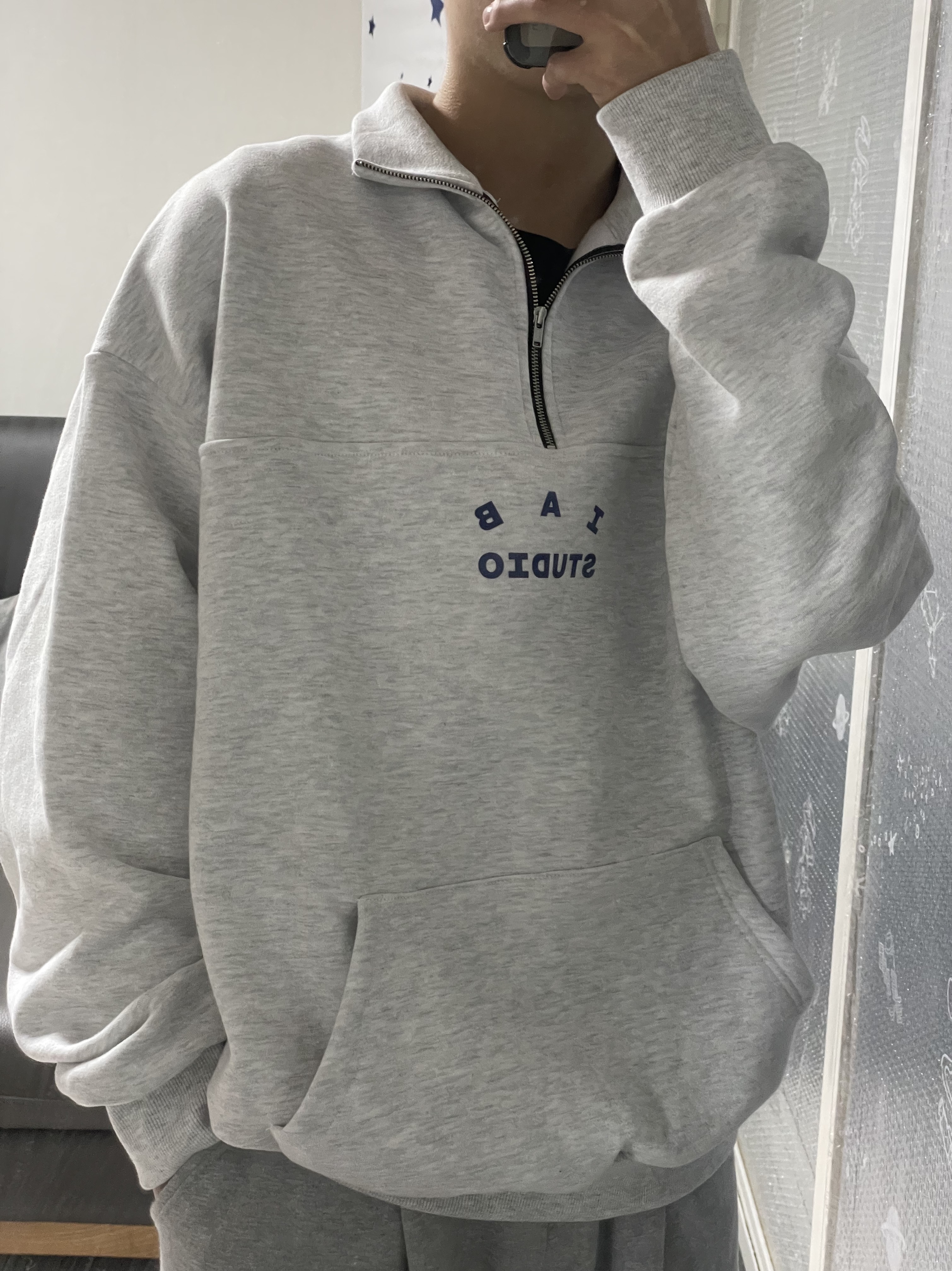 IAB Studio Half Zip Pullover Light Gray, IAB Studio Sweatshirt Oatmeal Navy 착용 스타일 - 3