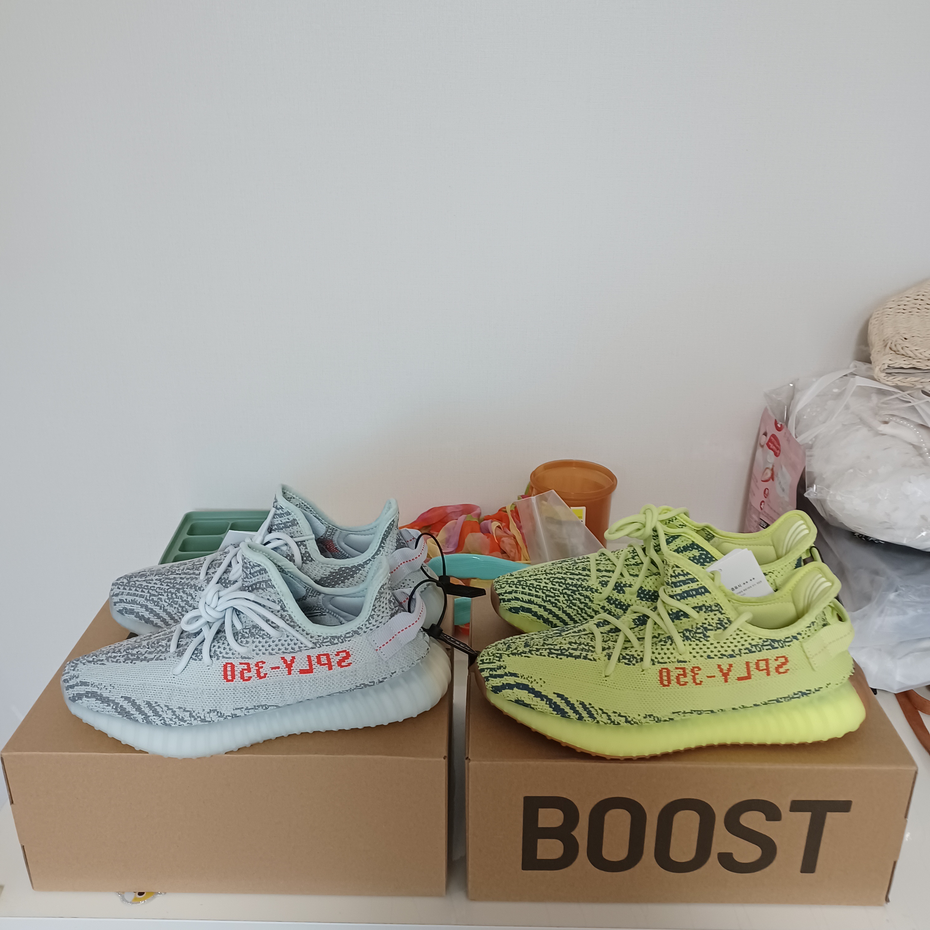 Adidas Yeezy Boost 350 V2 Blue Tint 2017, Adidas Yeezy Boost 350 V2 Semi Frozen Yellow 착용 스타일 - 4