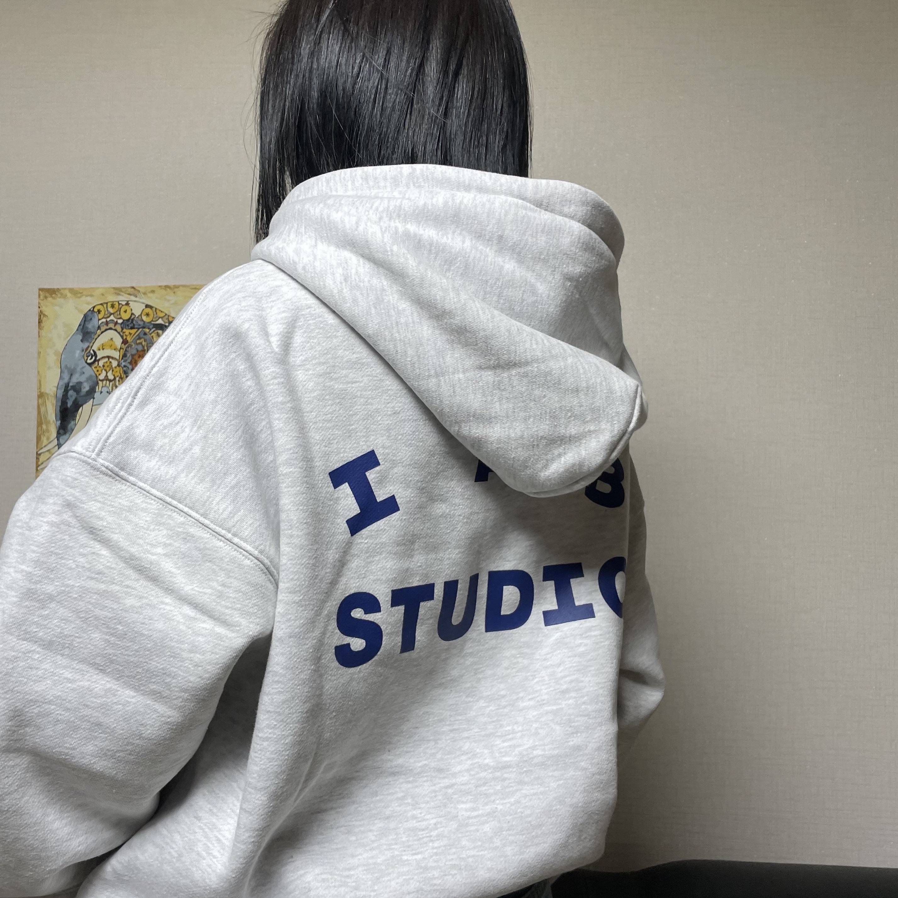 IAB Studio Hoodie Light Gray 착용 스타일