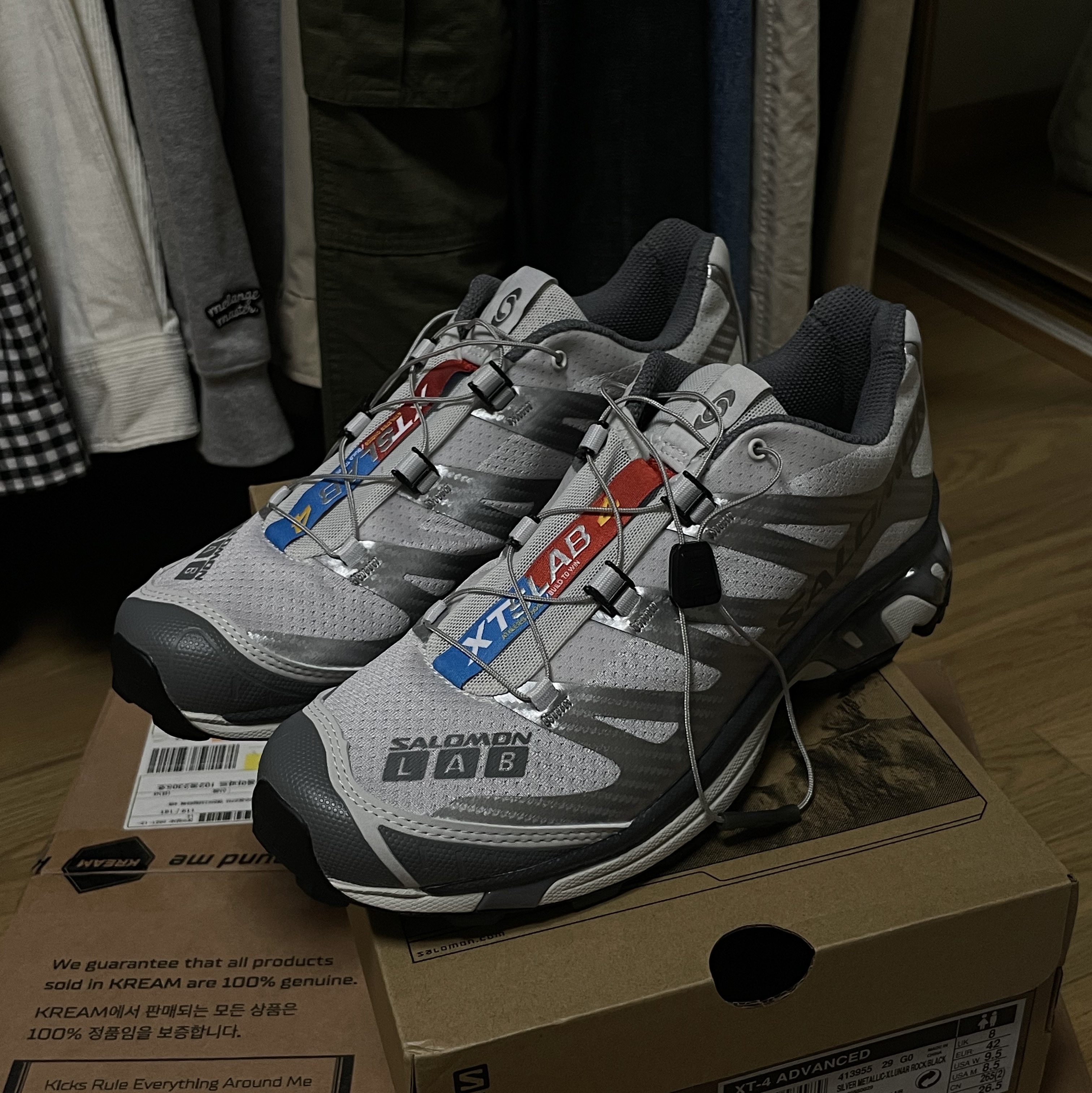 Salomon XT-4 ADV Silver Metallic X, Arc'teryx Alpha SV Jacket 24K Black 착용 스타일 - 3