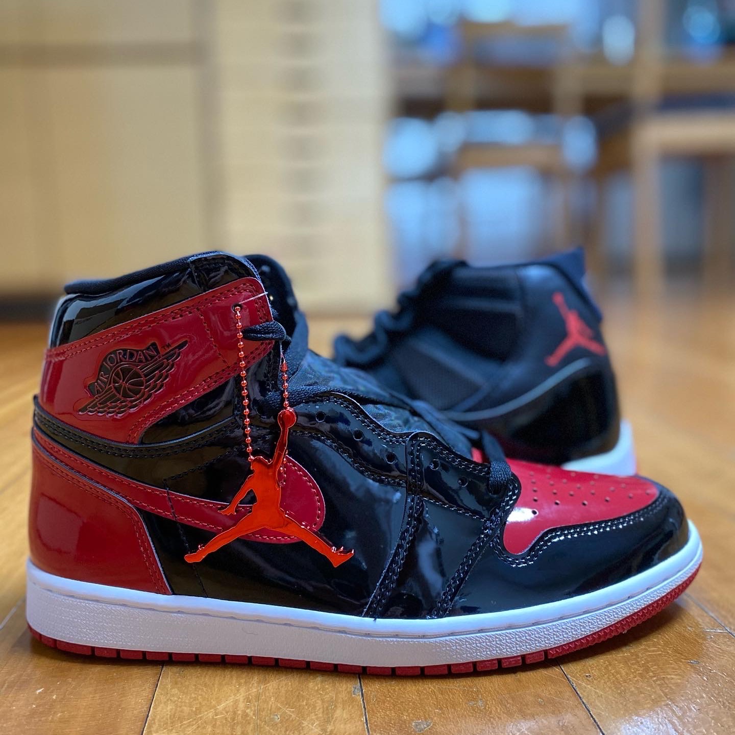 Jordan 11 Retro Bred 2019, Jordan 1 Retro High OG Patent Bred 착용 스타일 - 2