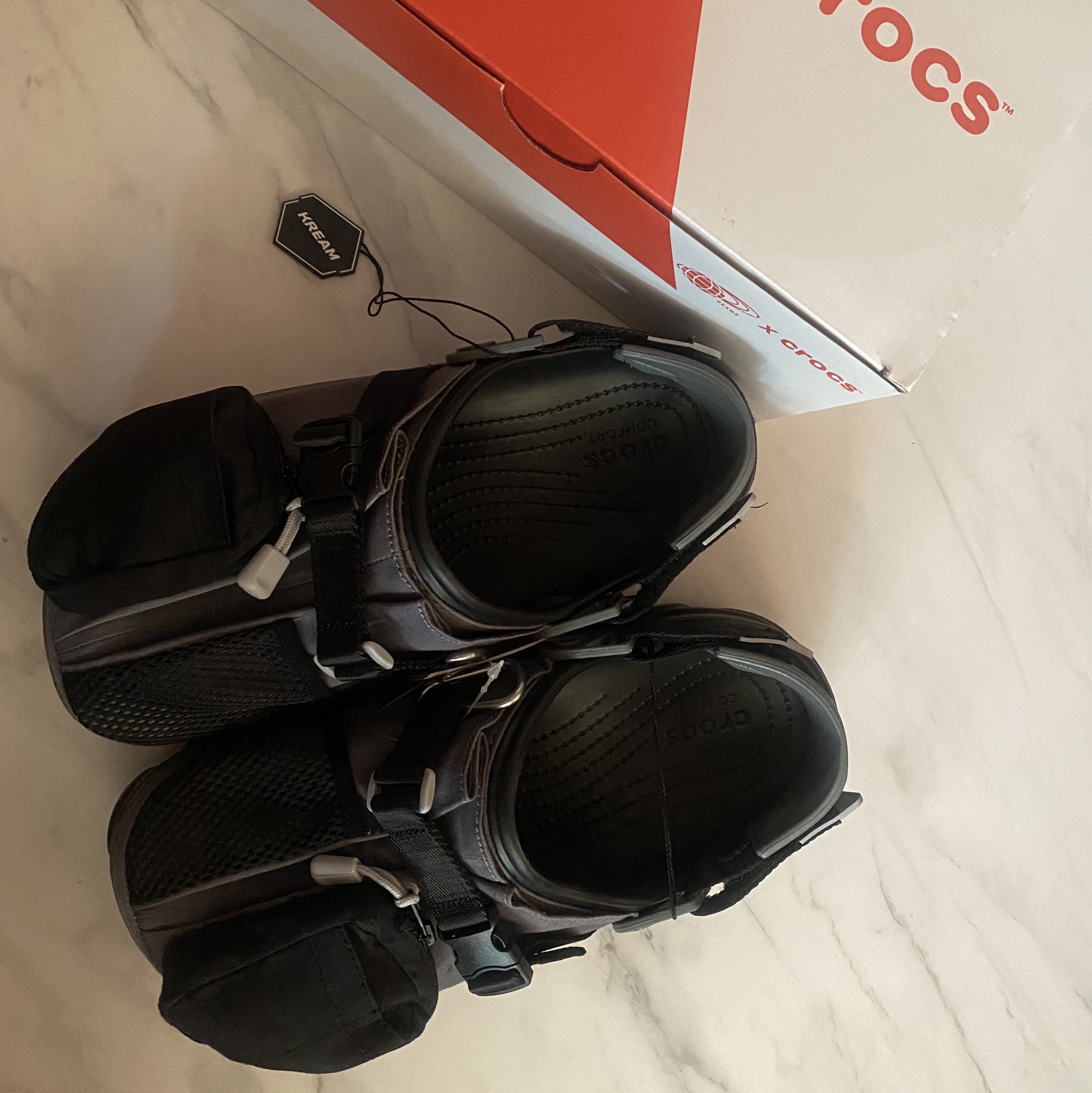 Crocs x Beams Classic All Terrain Mountain Parka Clog Grey 착용 스타일