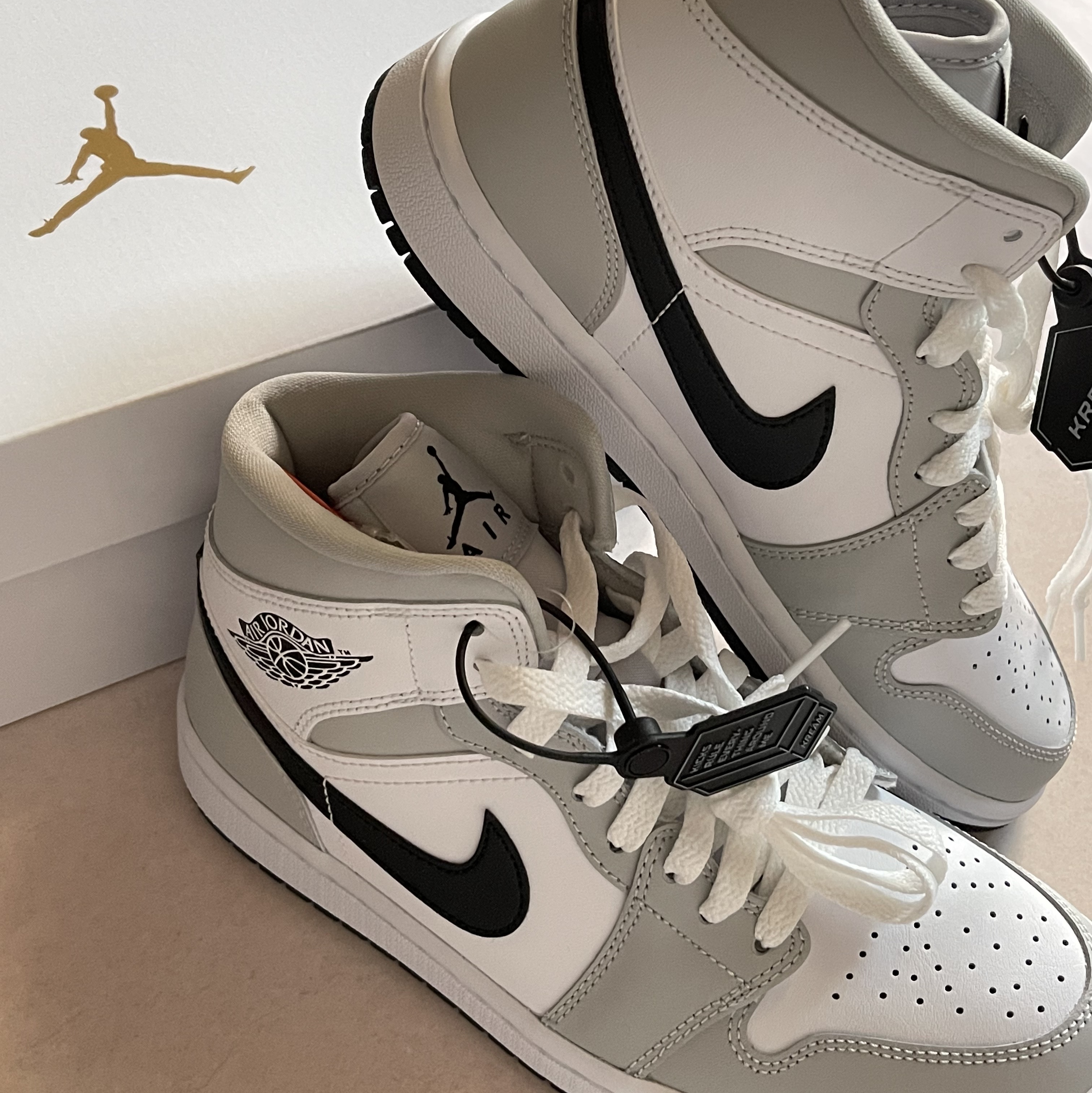 (W) Jordan 1 Mid Grey Fog 착용 스타일 - 3