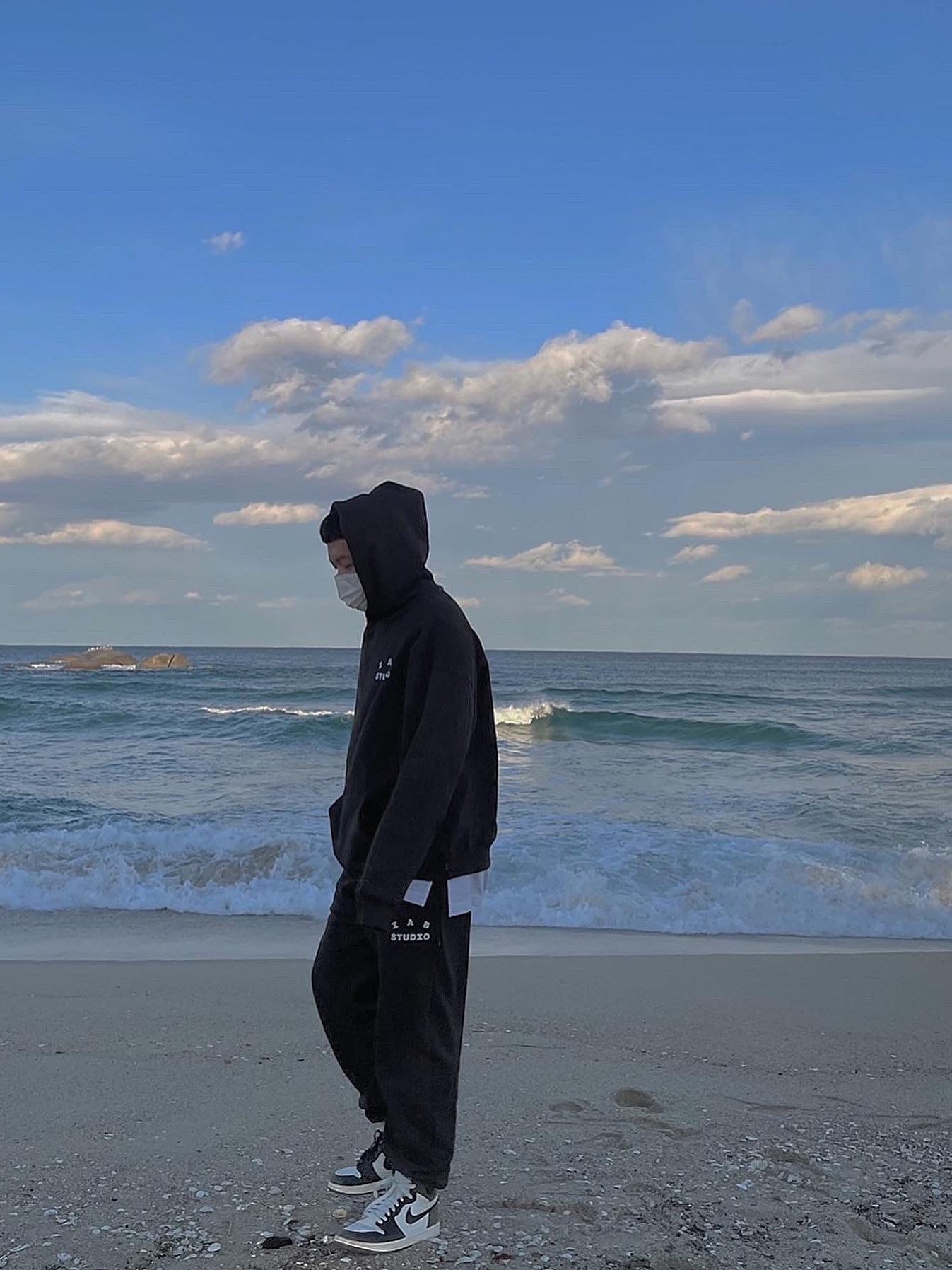 IAB Studio Hoodie Brown, IAB Studio Sweatpants Brown 착용 스타일