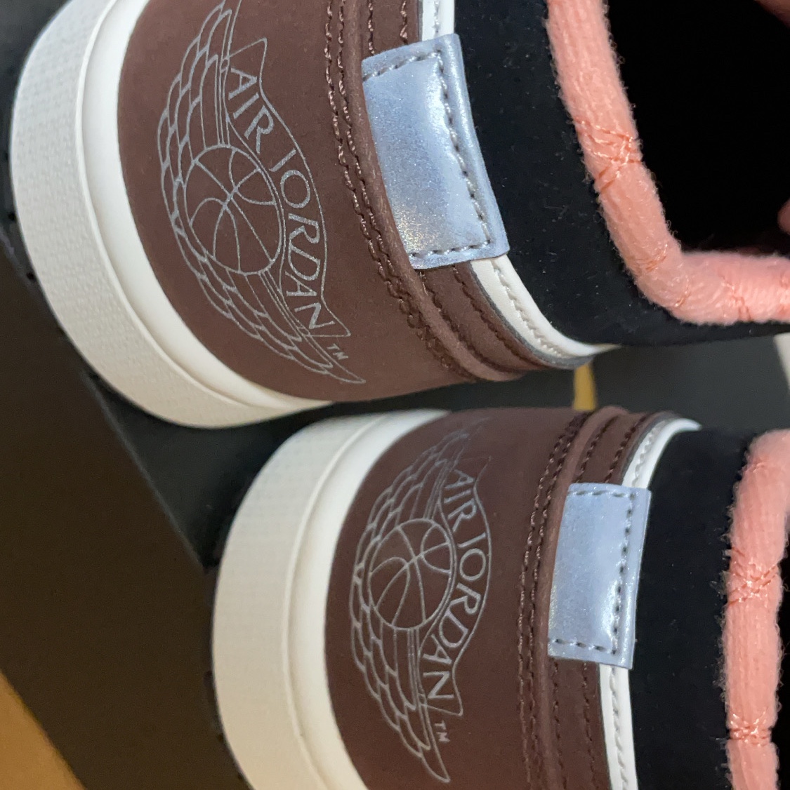 Jordan 1 Low SE Chocolate Bliss 착용 스타일 - 2