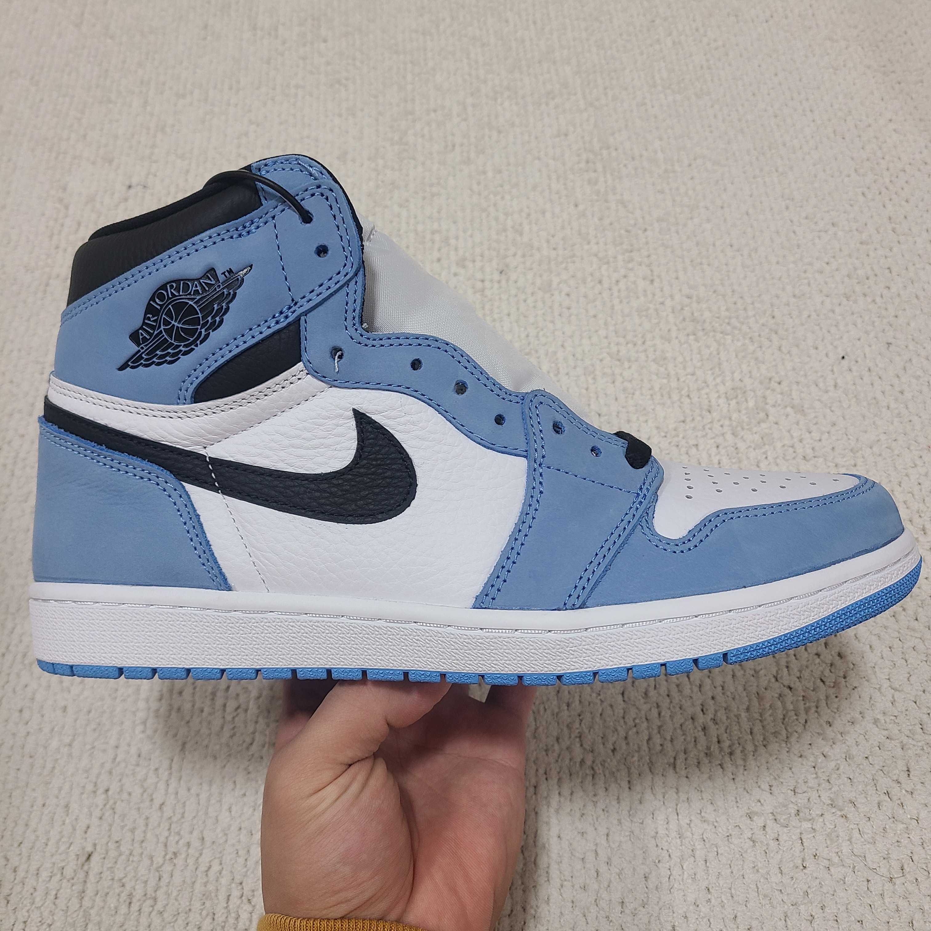 Jordan 1 Retro High OG University Blue 착용 스타일