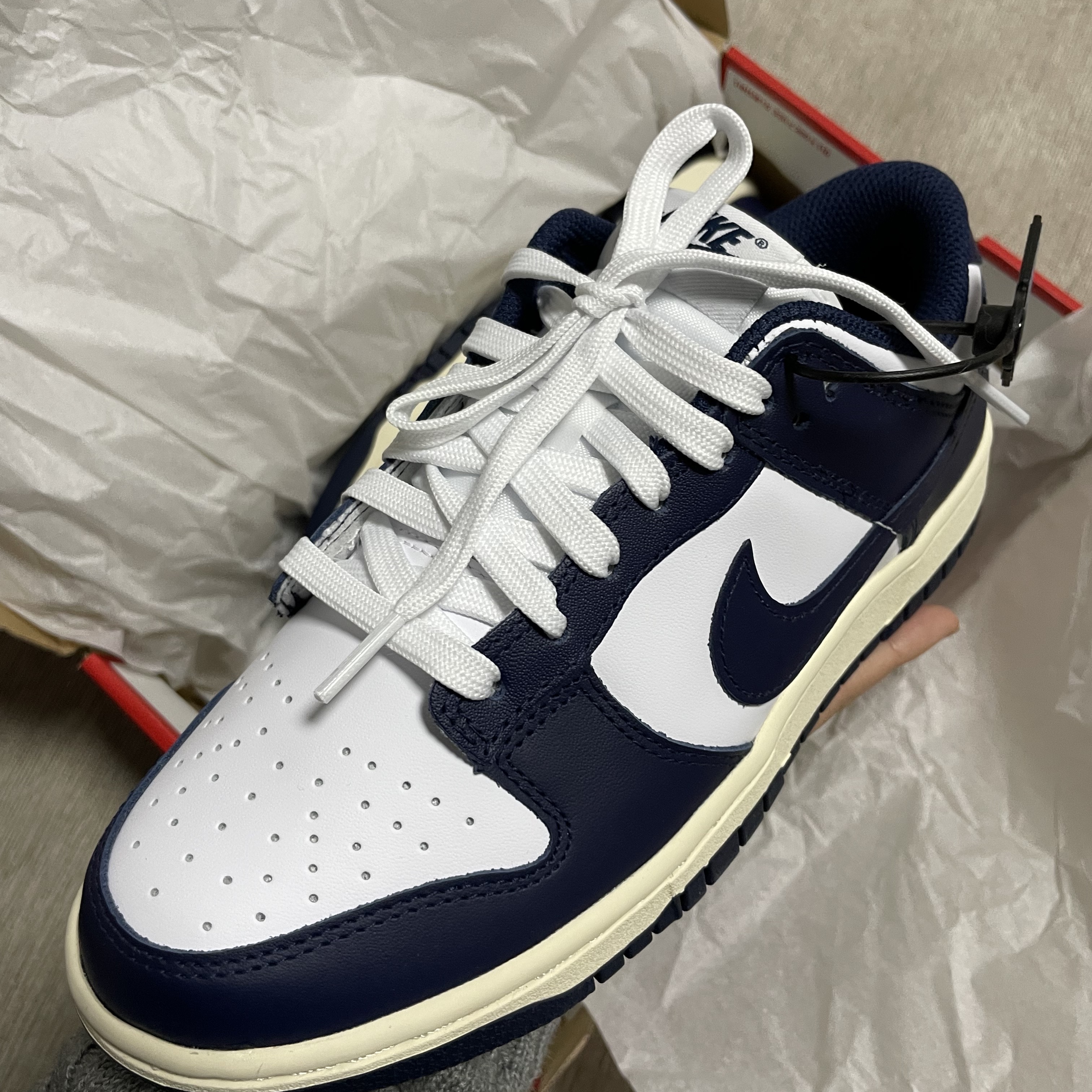 (W) Nike Dunk Low Vintage Midnight Navy 착용 스타일 - 2