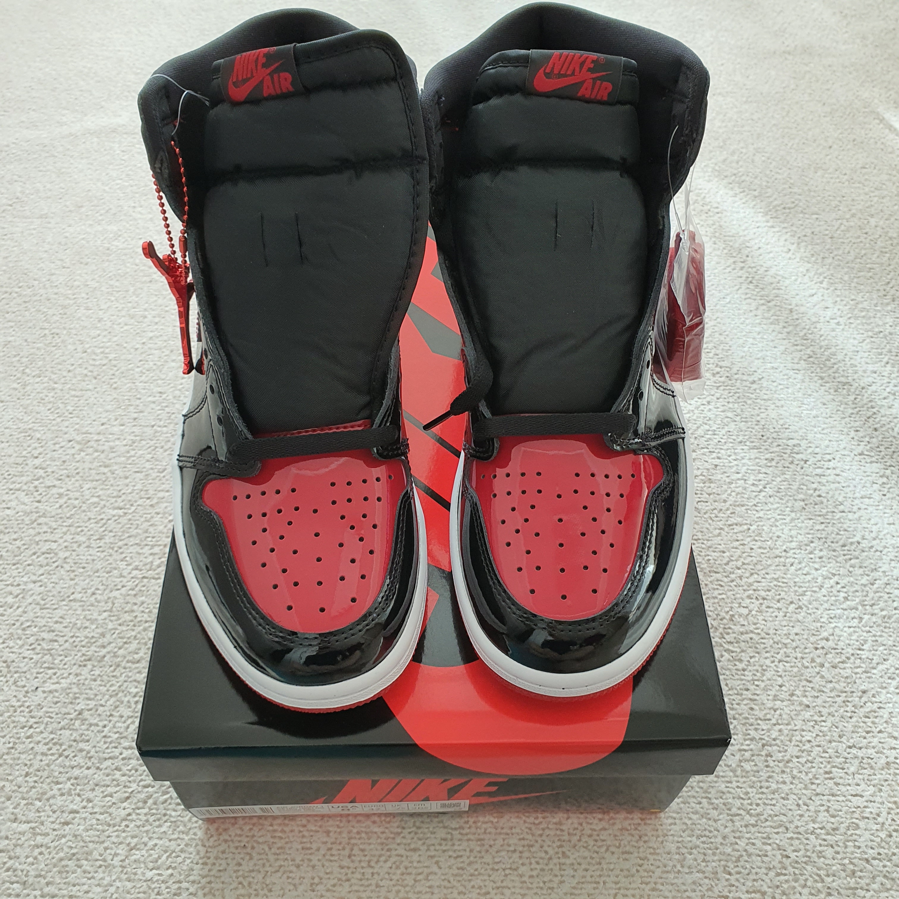 Jordan 1 Retro High OG Patent Bred 착용 스타일 - 2