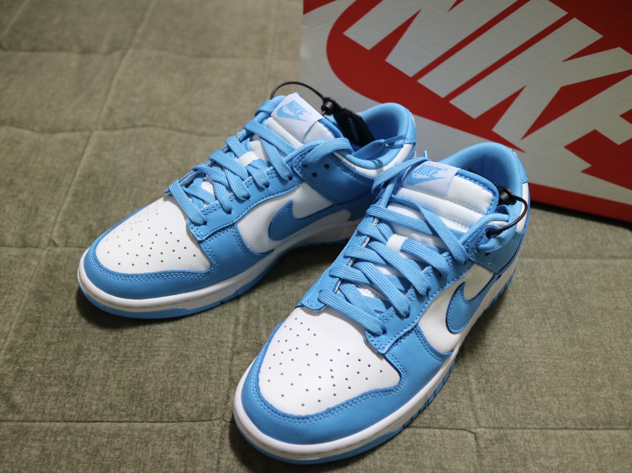 Nike Dunk Low Retro University Blue 착용 스타일 - 4