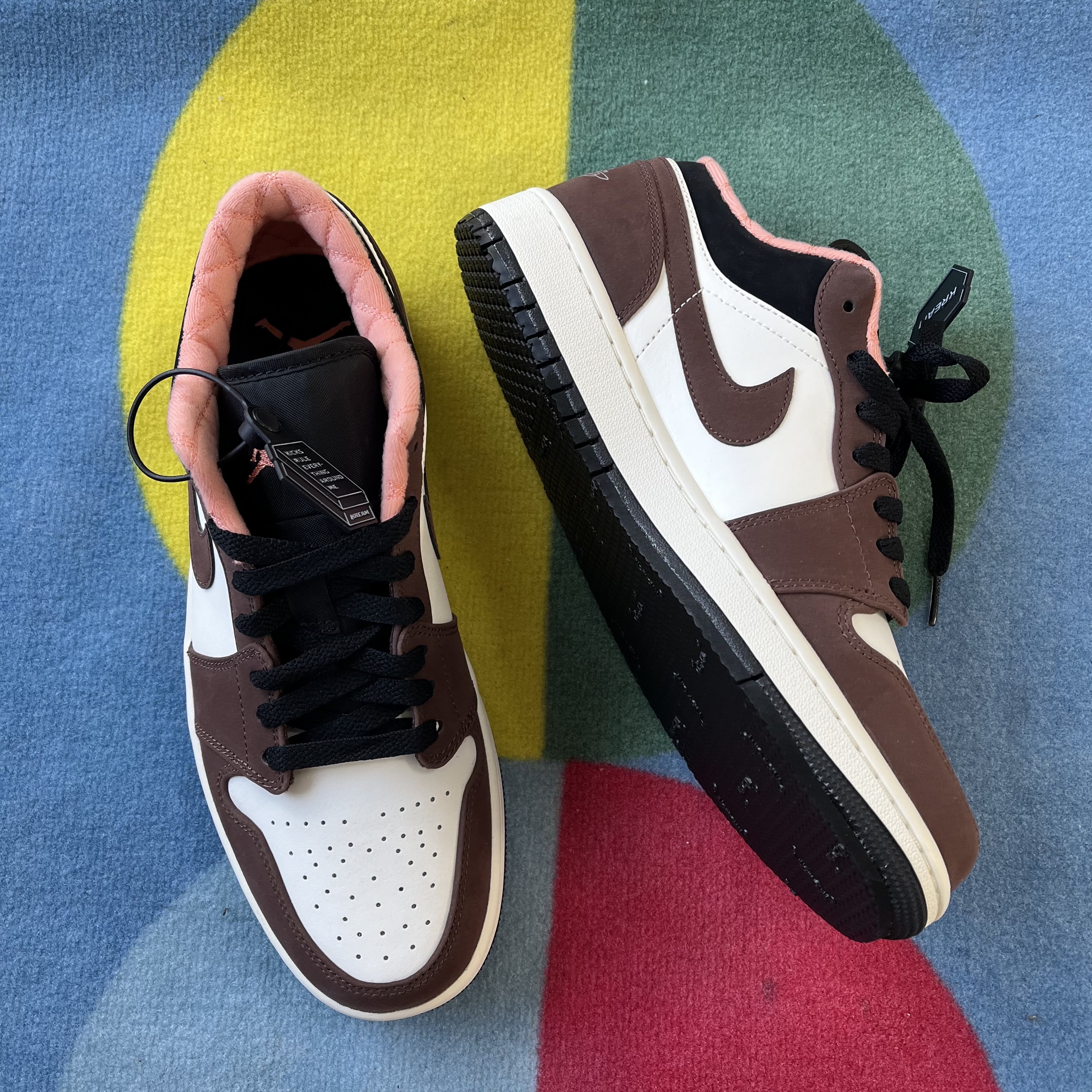 Jordan 1 Low SE Chocolate Bliss 착용 스타일 - 1