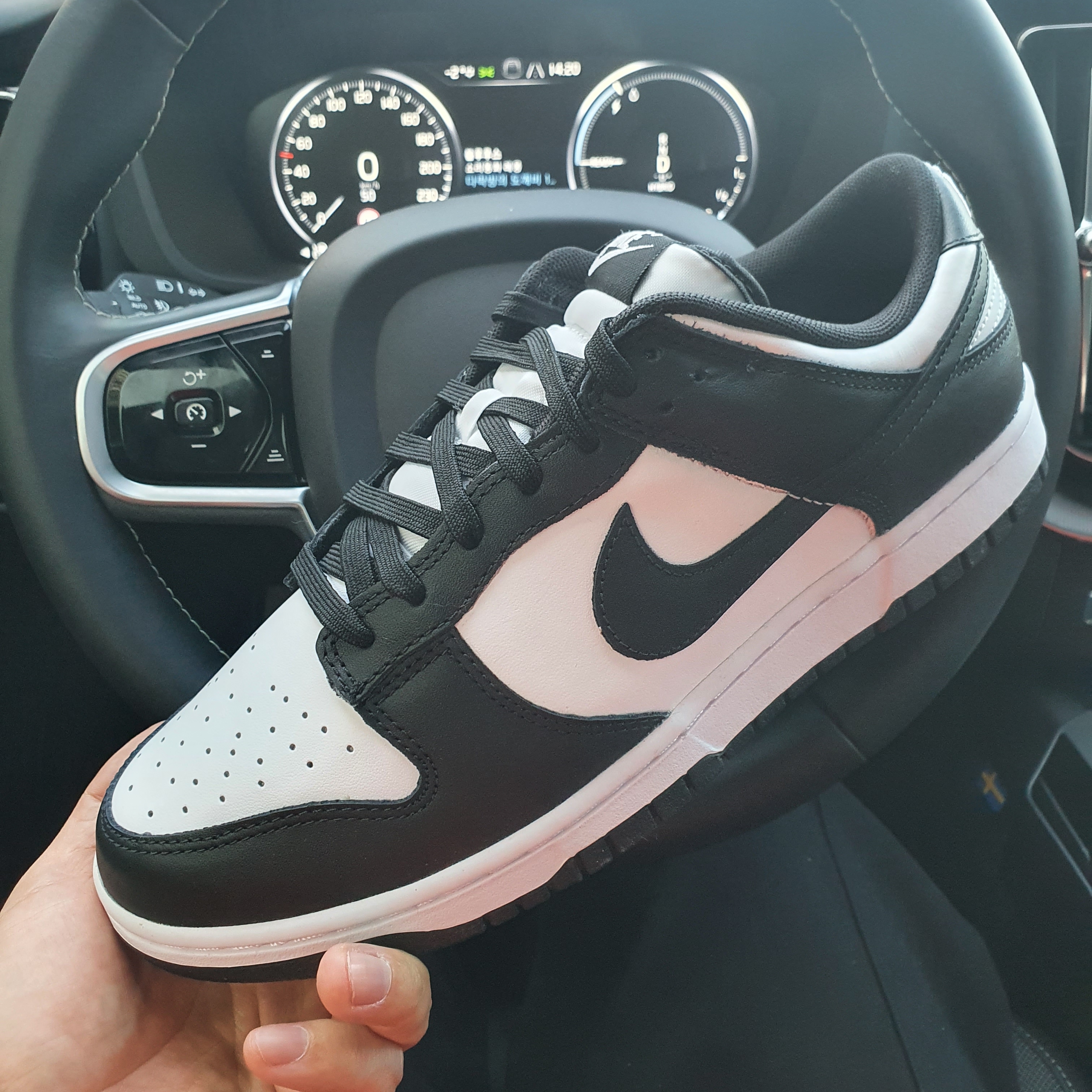 Nike Dunk Low Retro Black 착용 스타일 - 1