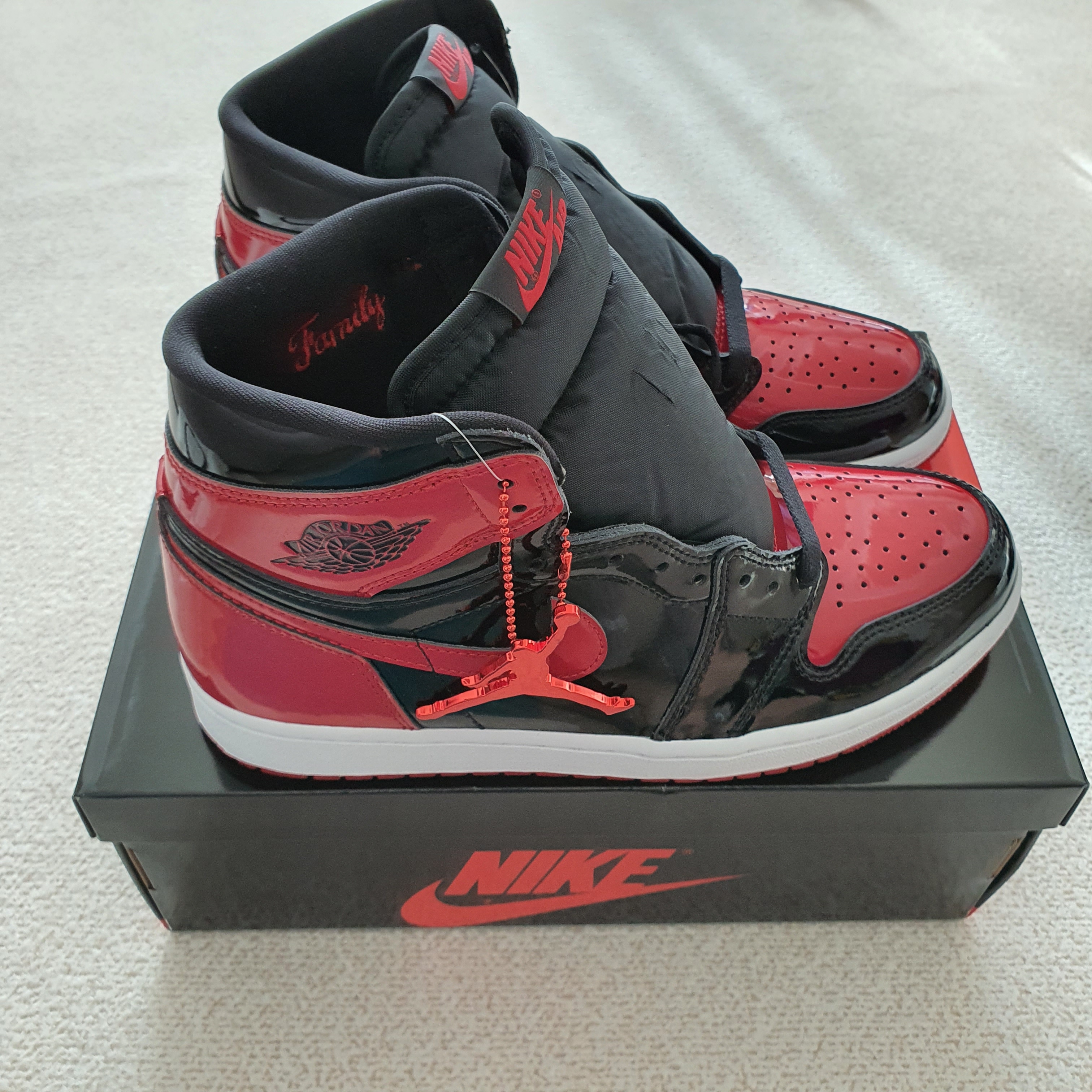 Jordan 1 Retro High OG Patent Bred 착용 스타일 - 1