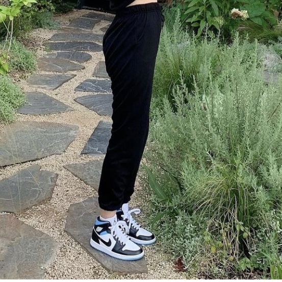 (W) Jordan 1 Mid White Black University Blue 착용 스타일